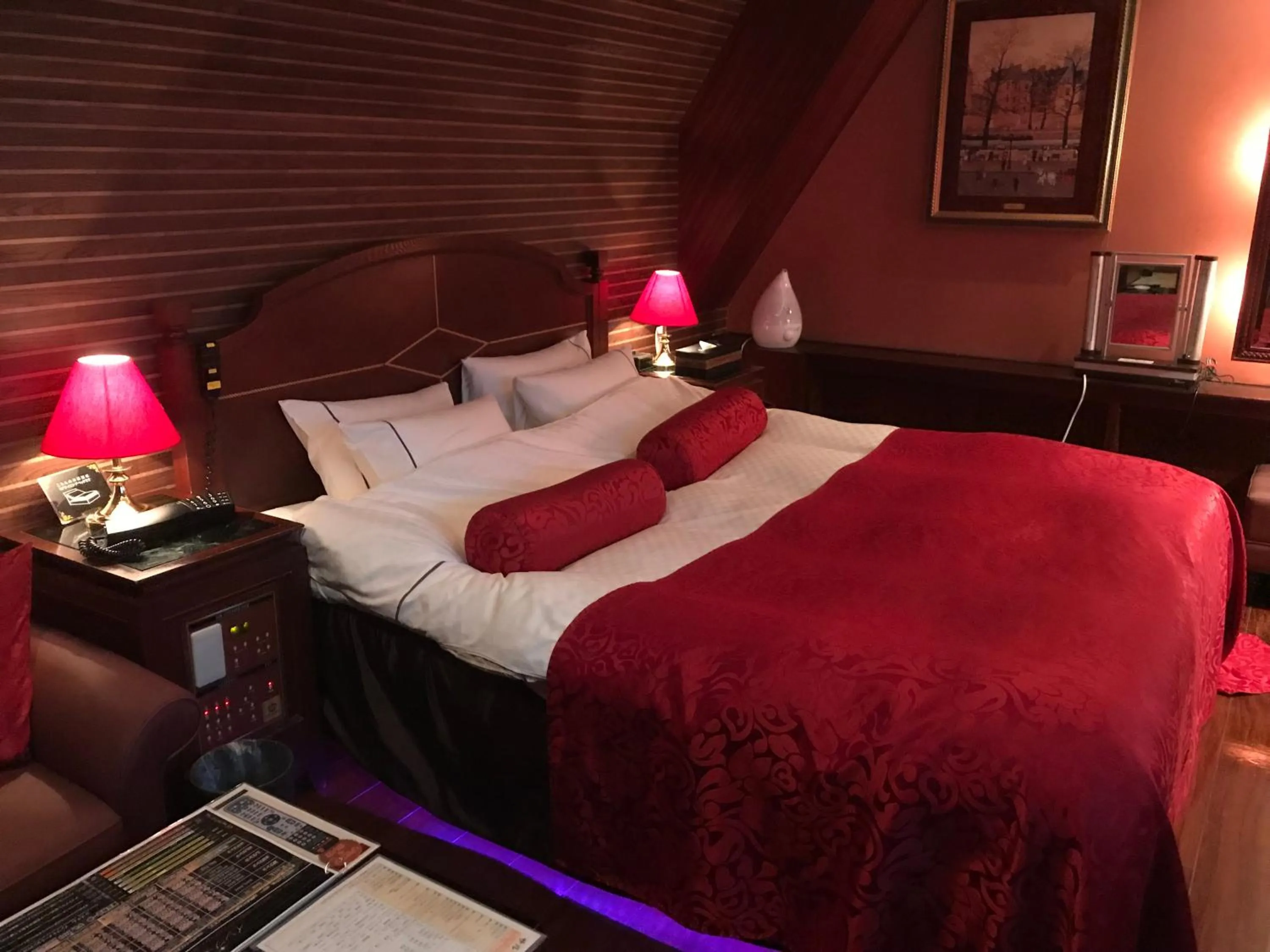 Photo of the whole room, Bed in Hotel Salle de bain