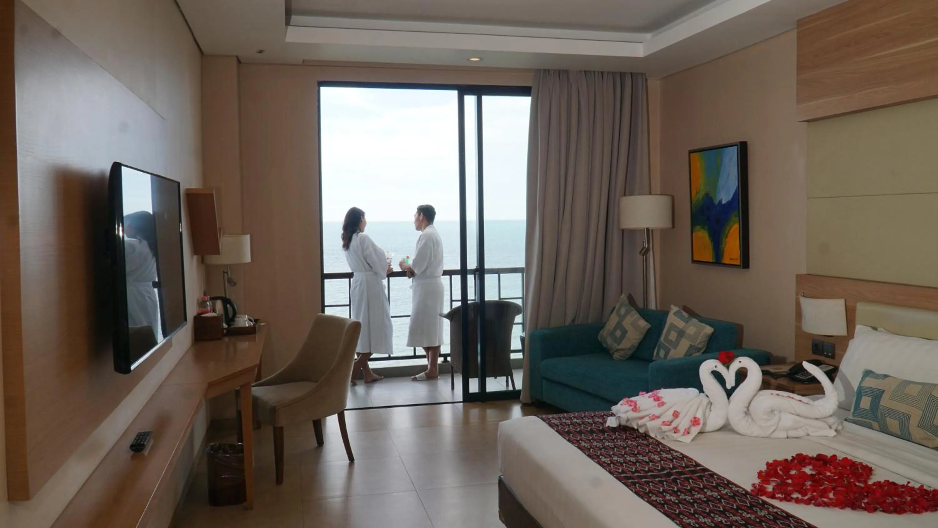 Balcony/Terrace, Bed in Sotis Hotel Kupang