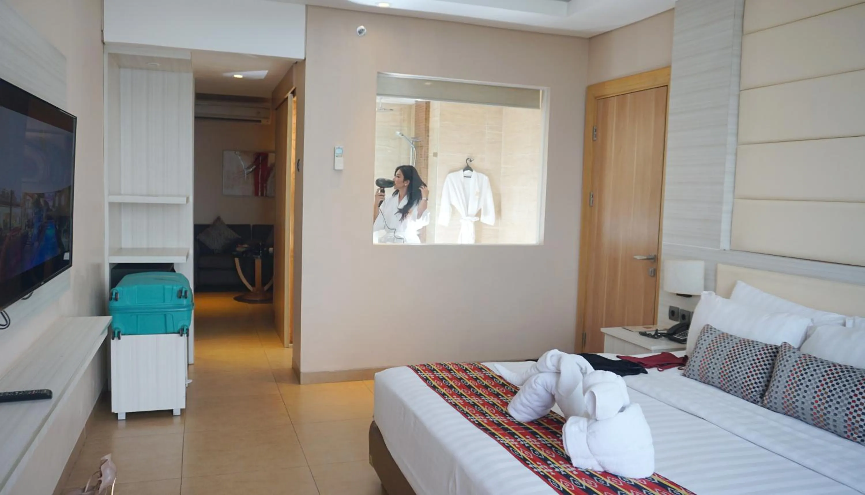 Bathroom, Bed in Sotis Hotel Kupang