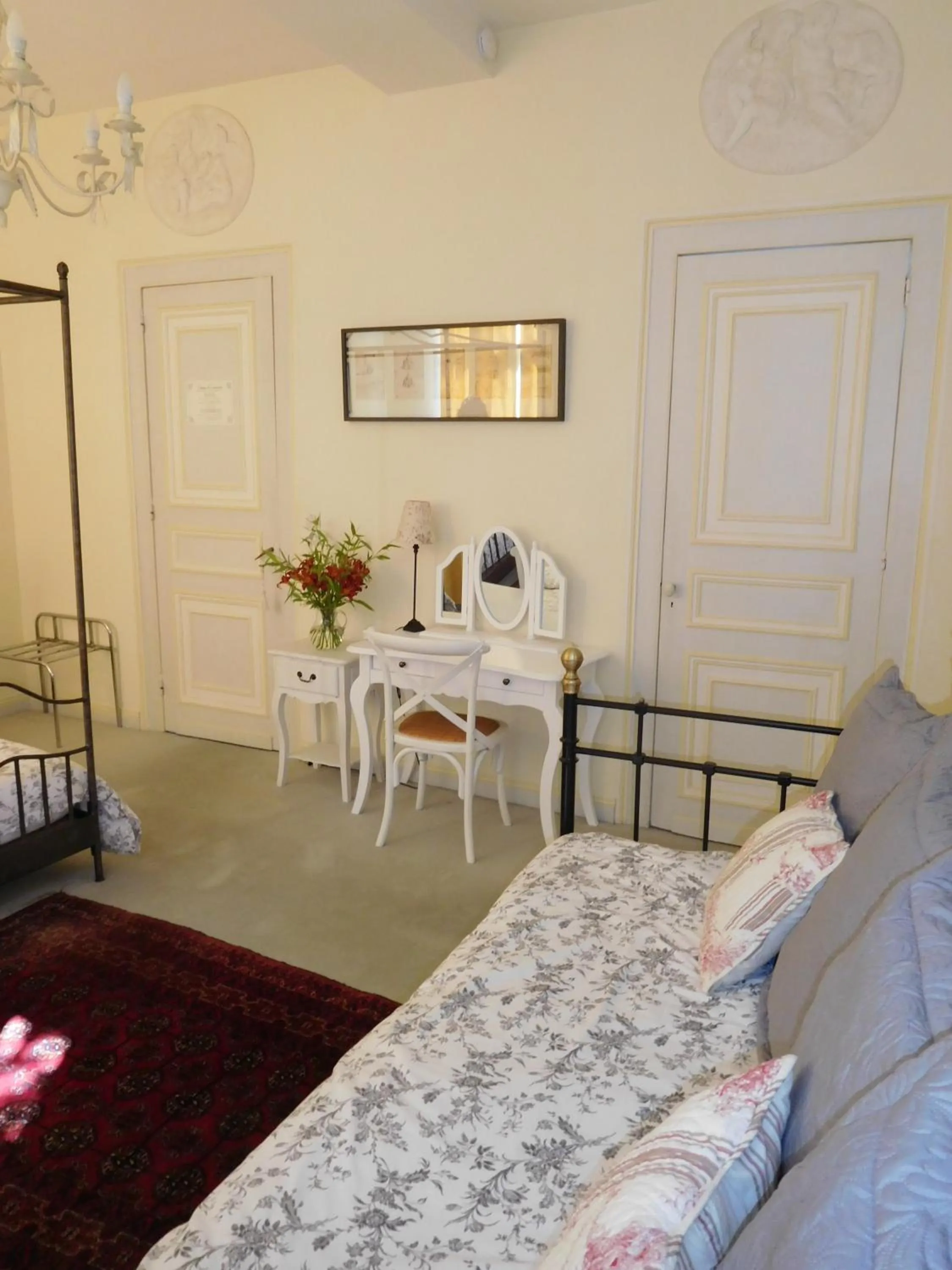 Photo of the whole room, Bed in Chambres d'hôtes Château de Courcelette