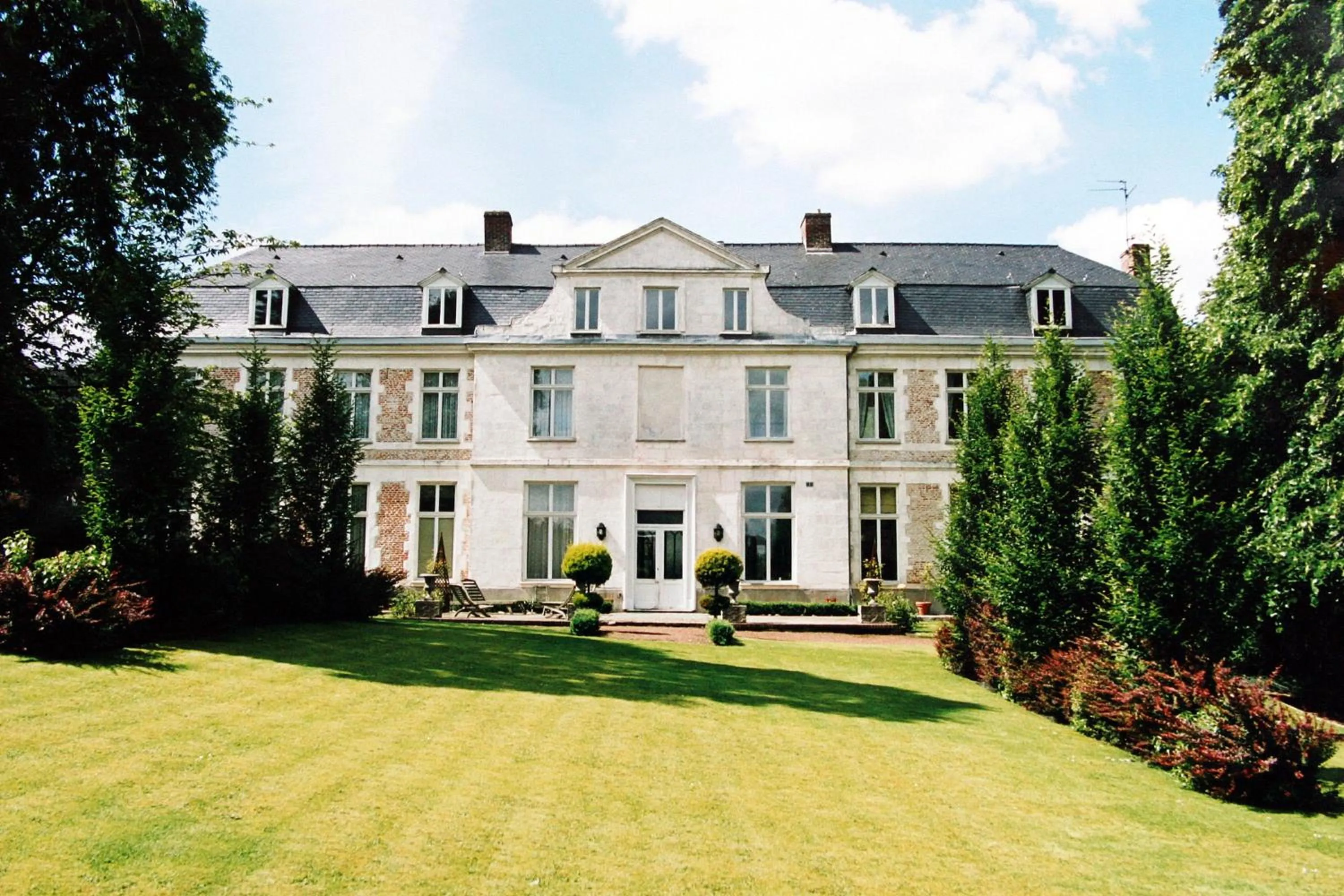 Property building in Chambres d'hôtes Château de Courcelette