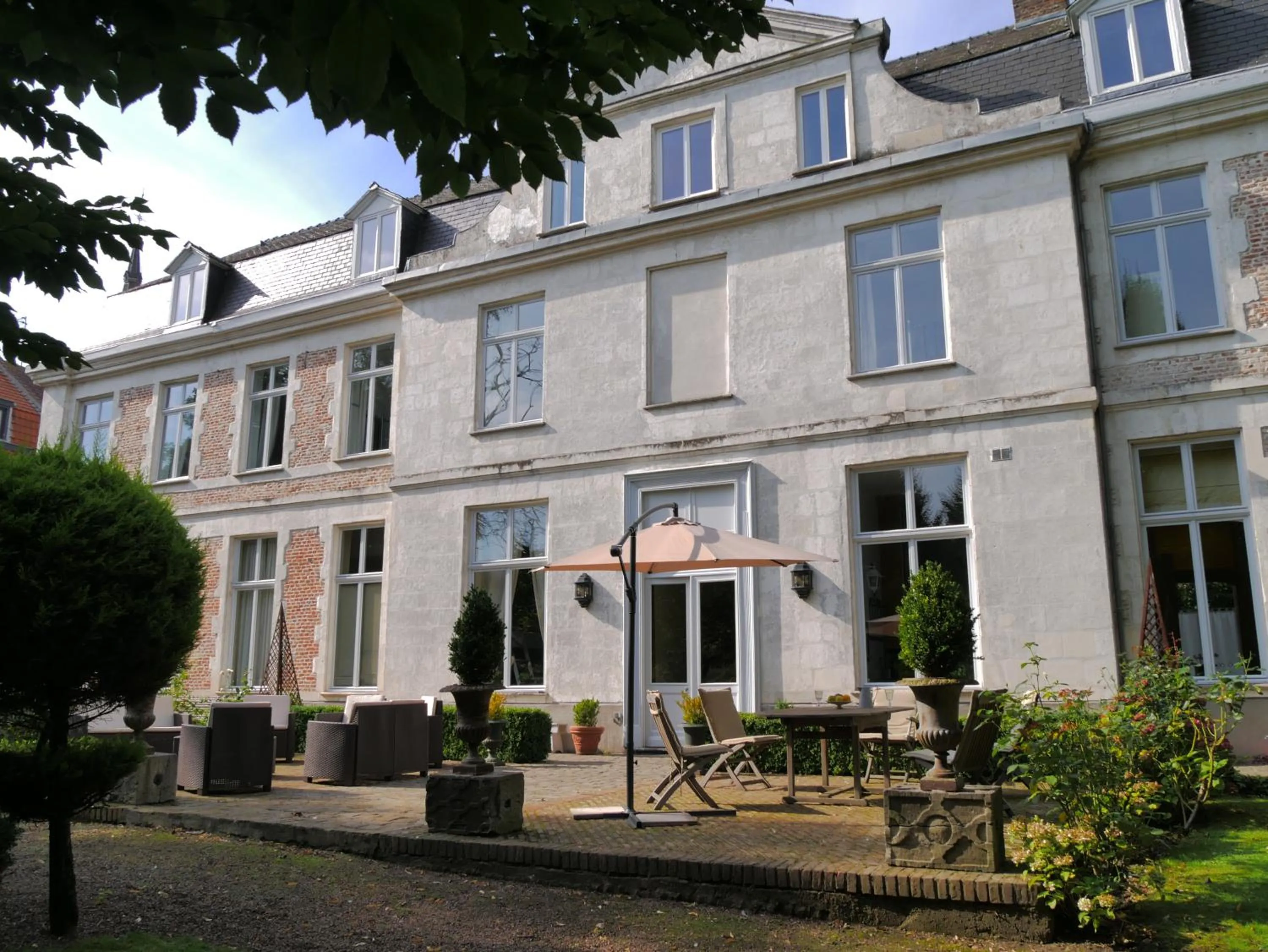 Property building in Chambres d'hôtes Château de Courcelette