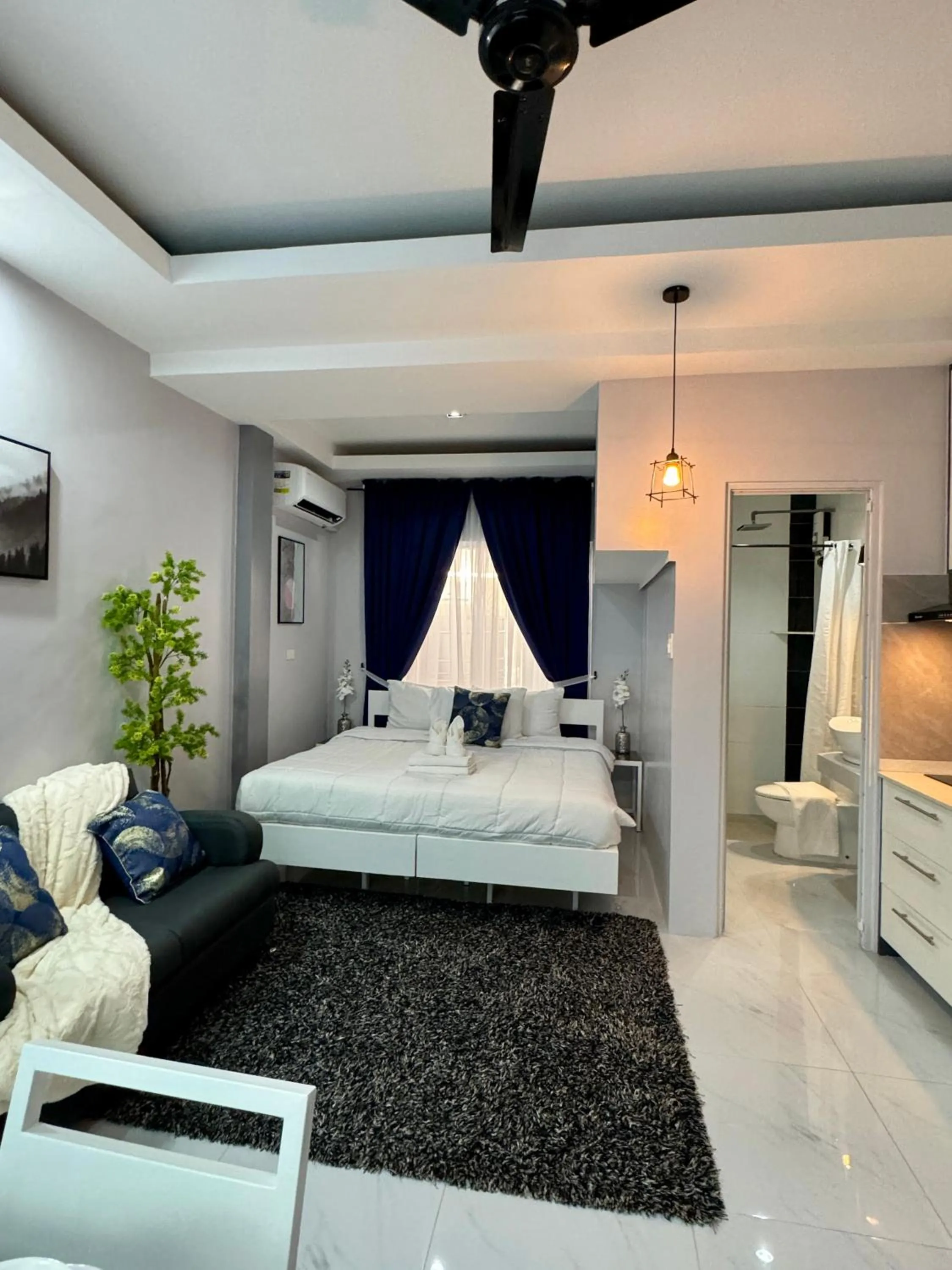 Living room, Bed in Anavada Suites - Davao City