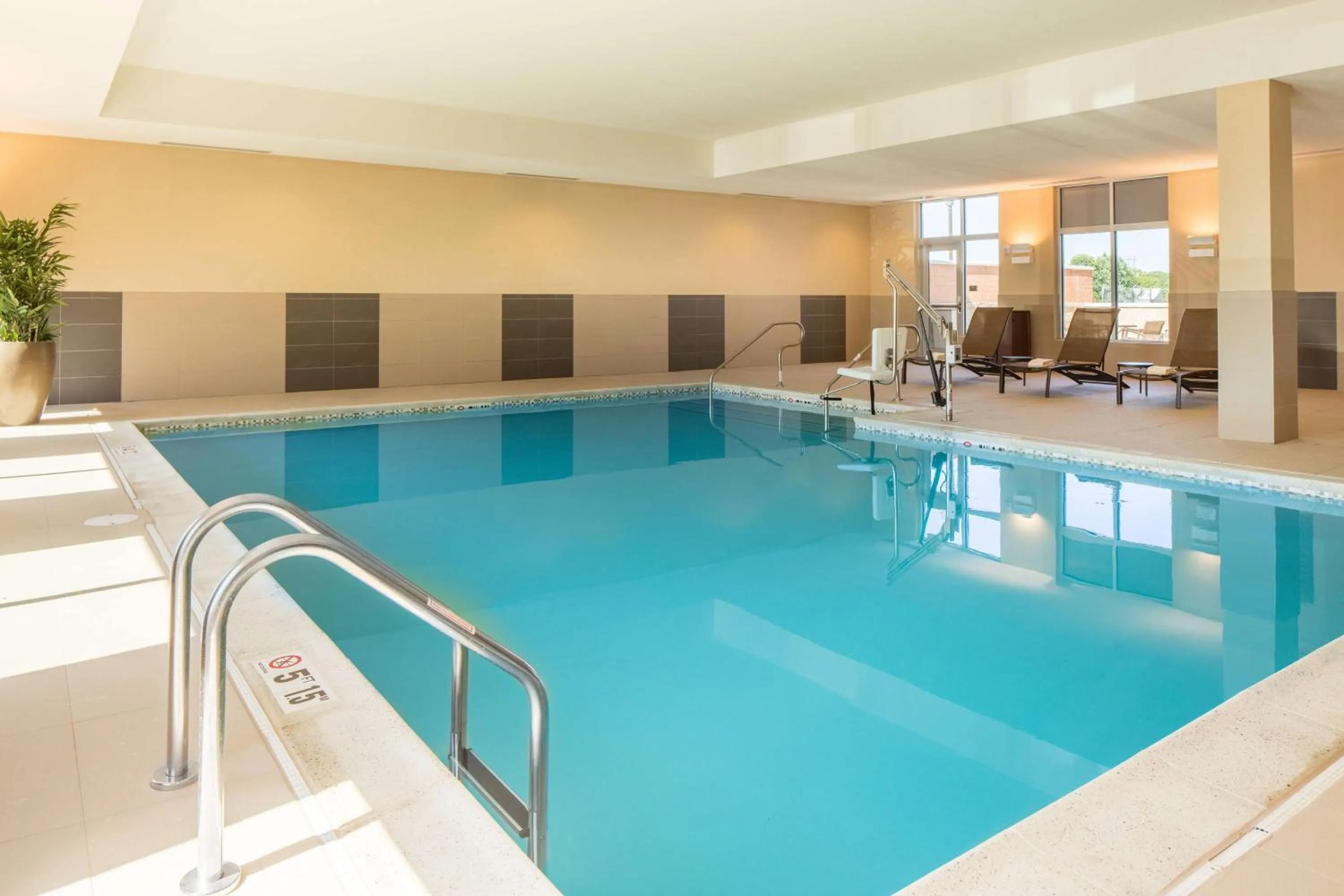 Swimming pool in Hyatt Place Kansas City Lenexa City Center