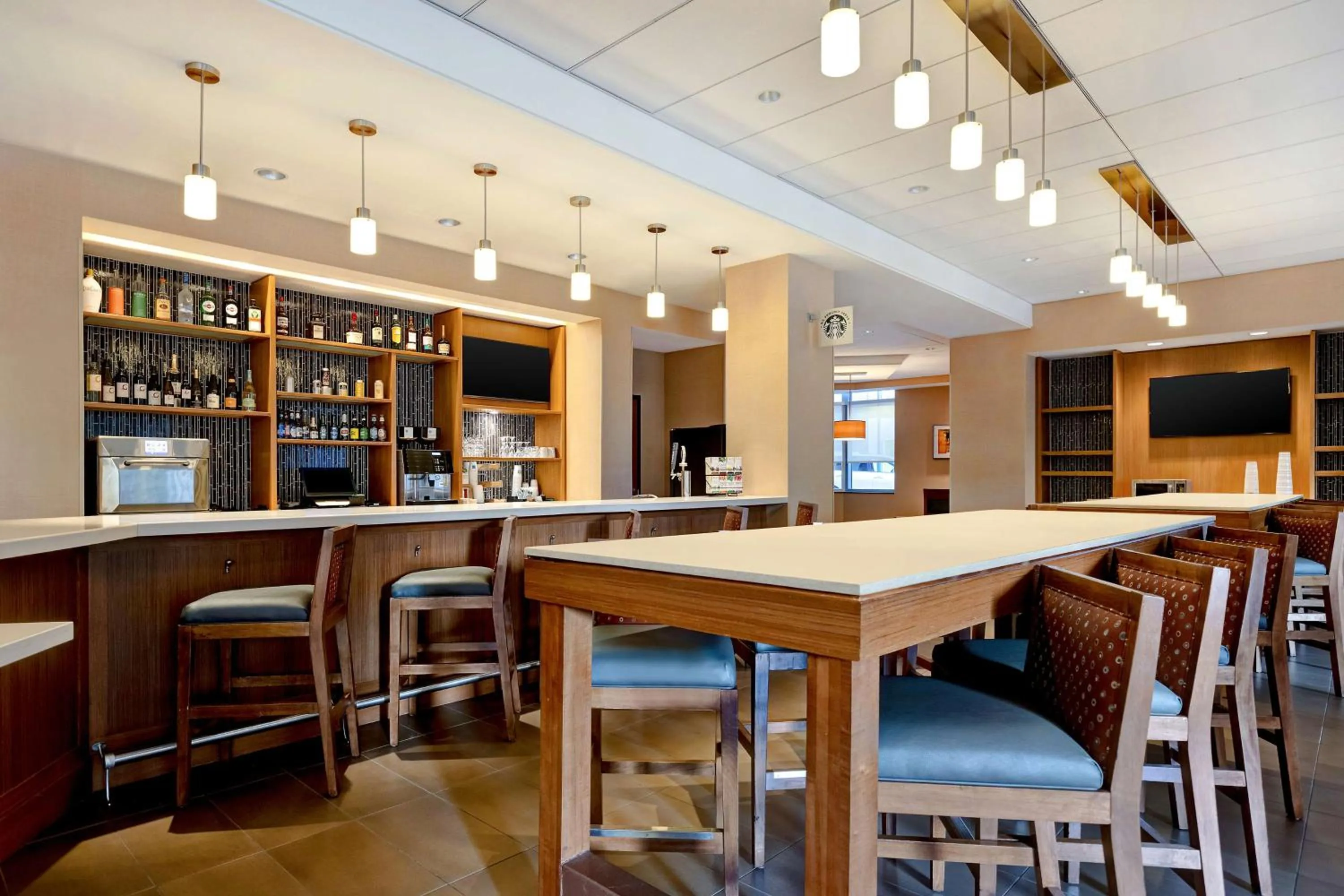 Lounge or bar in Hyatt Place Bloomington / Normal