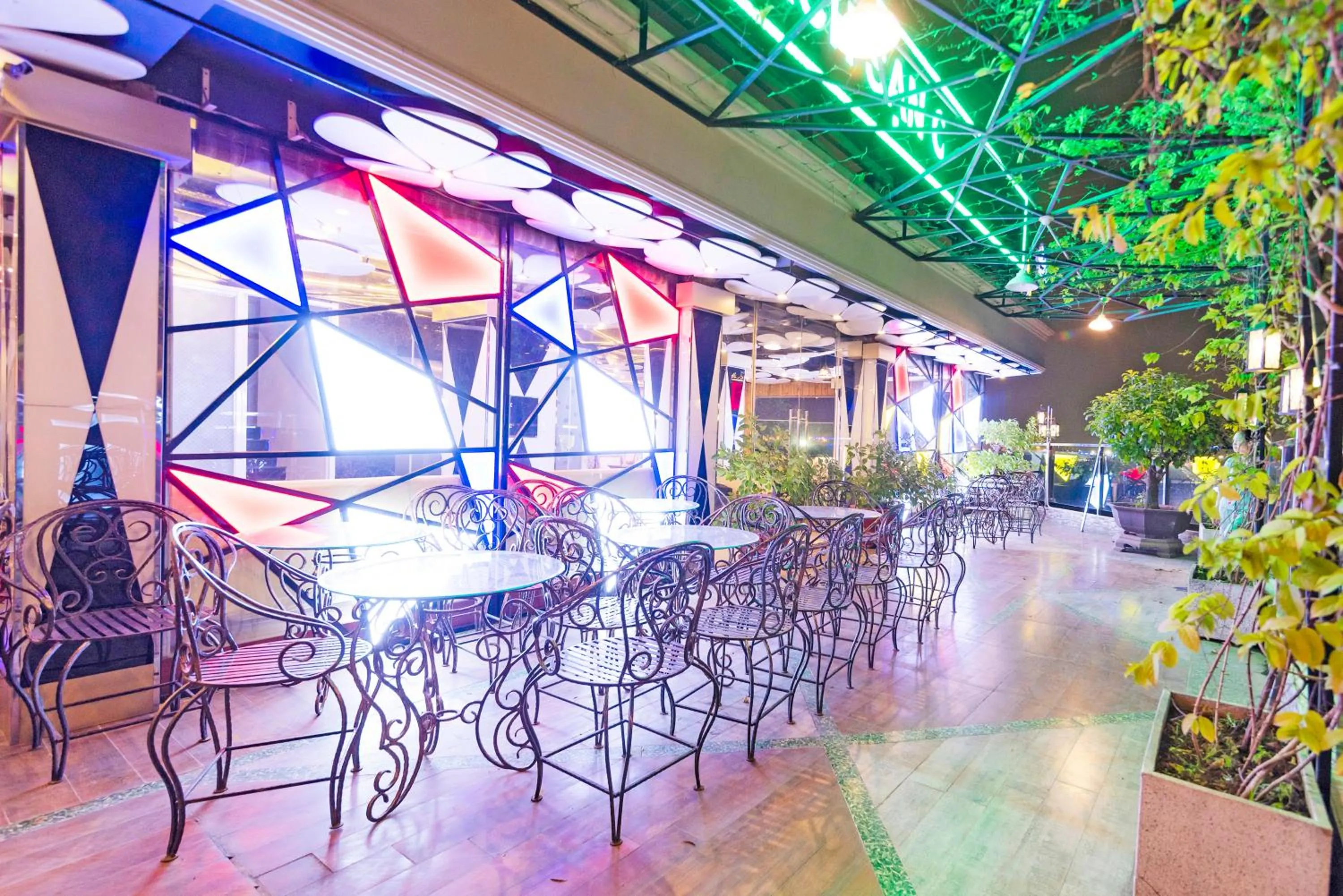 Restaurant/places to eat in Venus Hotel