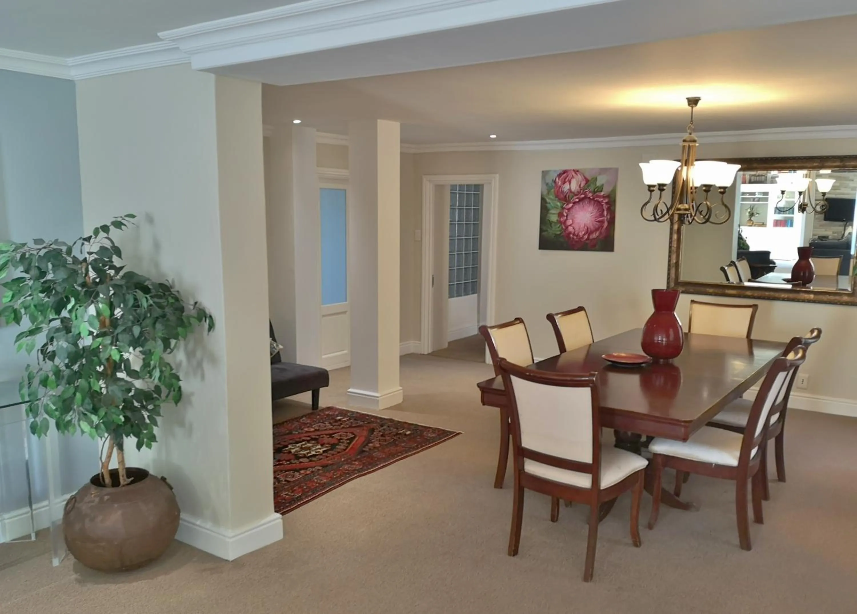 Dining area in Val d'Or Estate