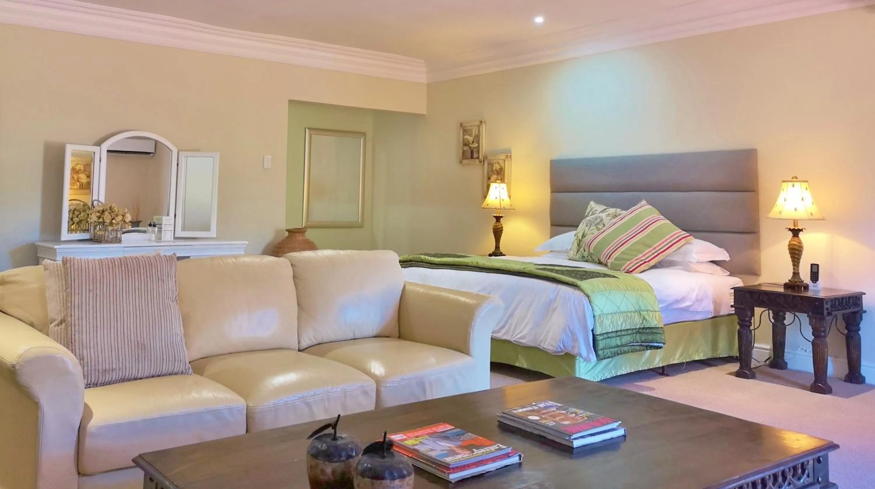 Bedroom, Bed in Val d'Or Estate