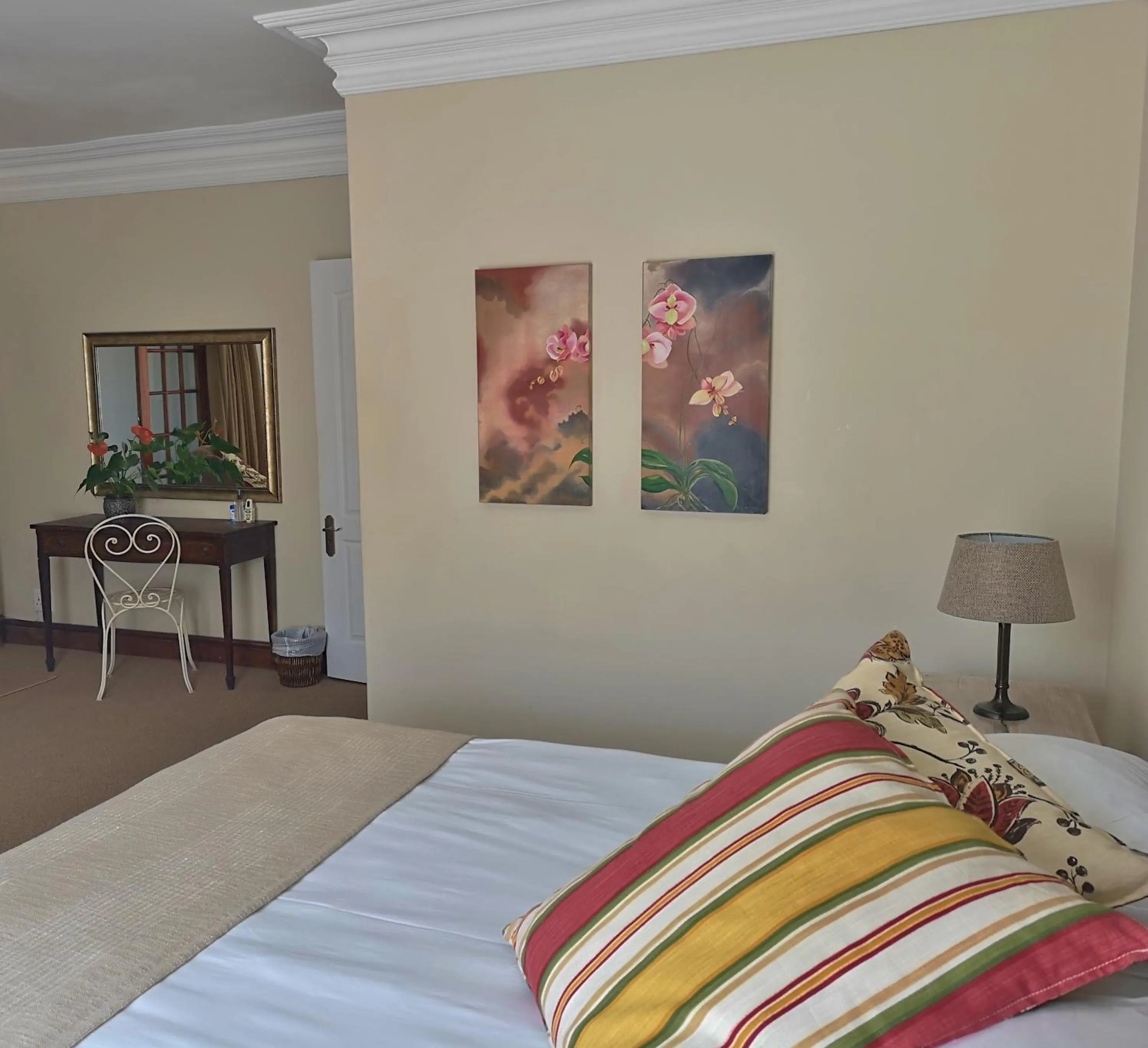 Bed in Val d'Or Estate