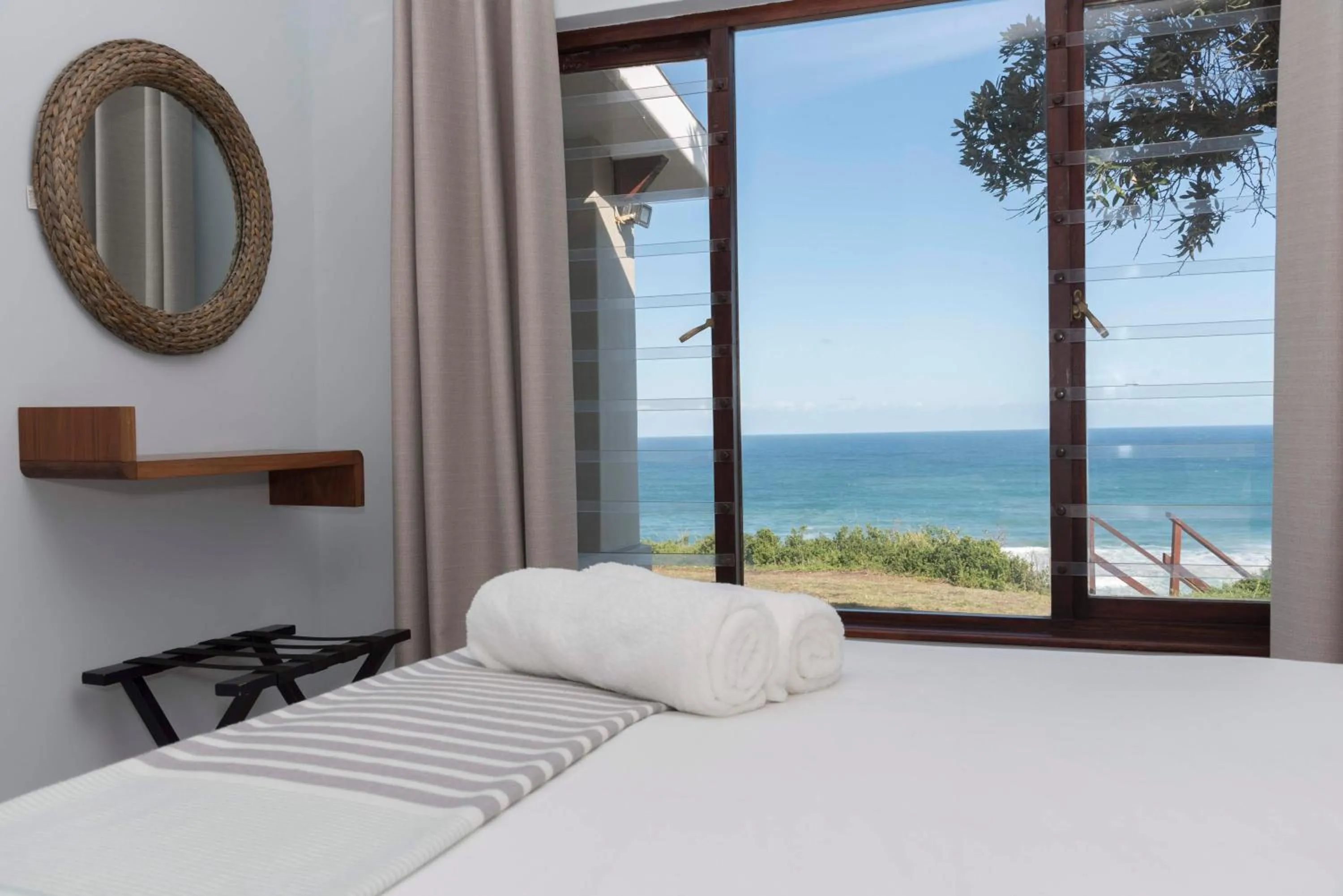 Sea view, Bed in Brenton Breakers