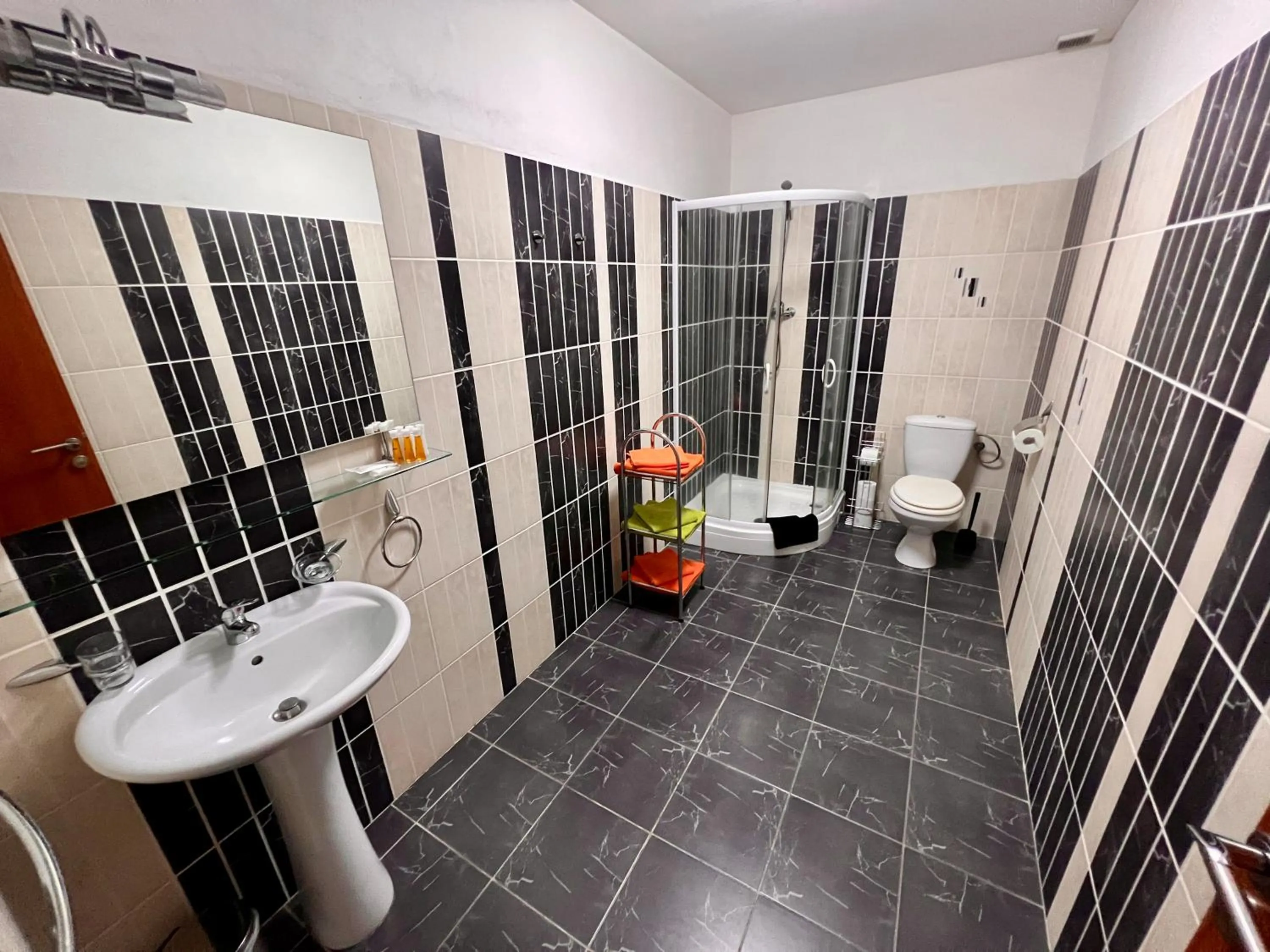 Shower in Hotel CAVOK letiště Příbram