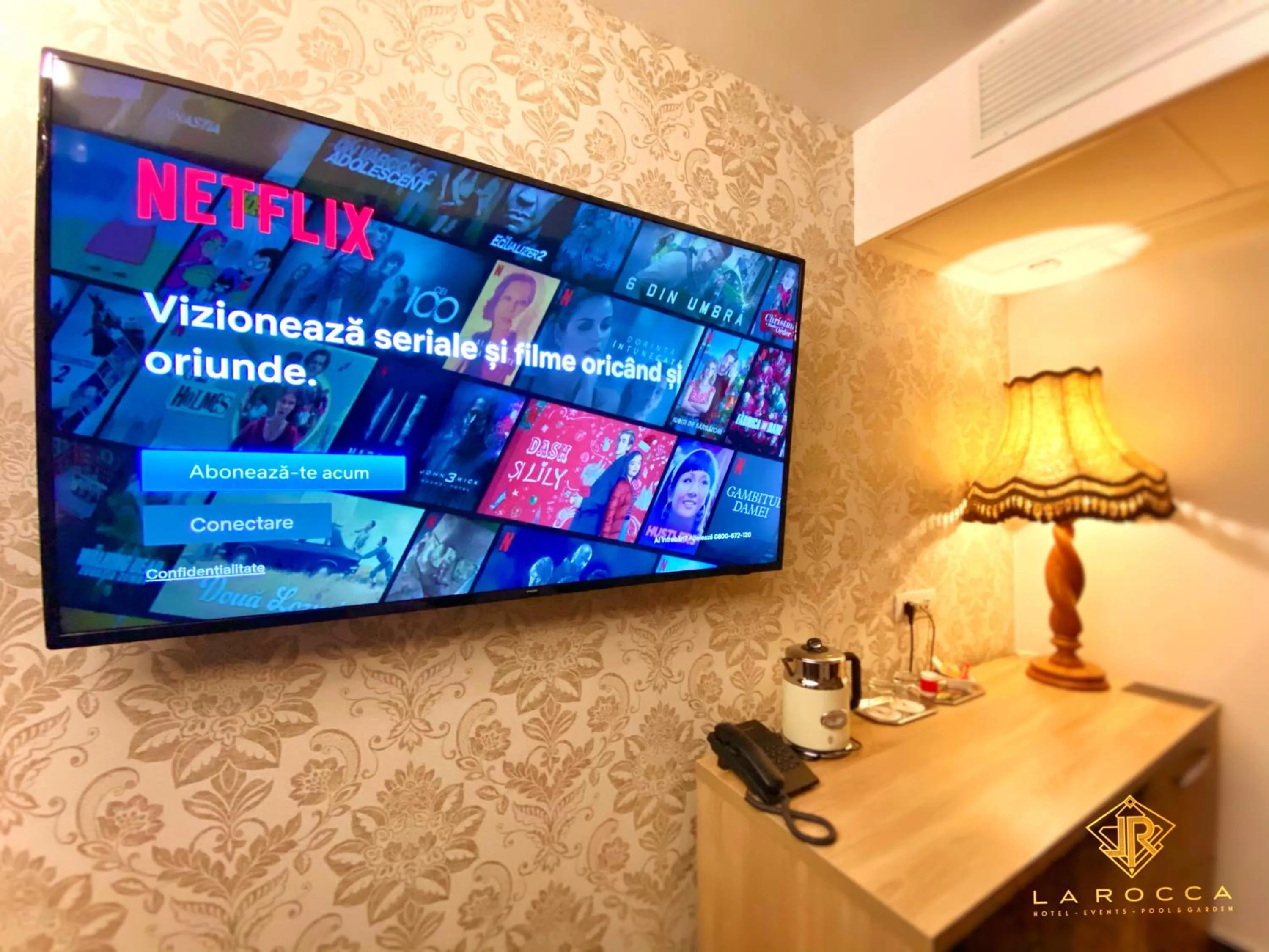 TV and multimedia in La Rocca Boutique Hotel