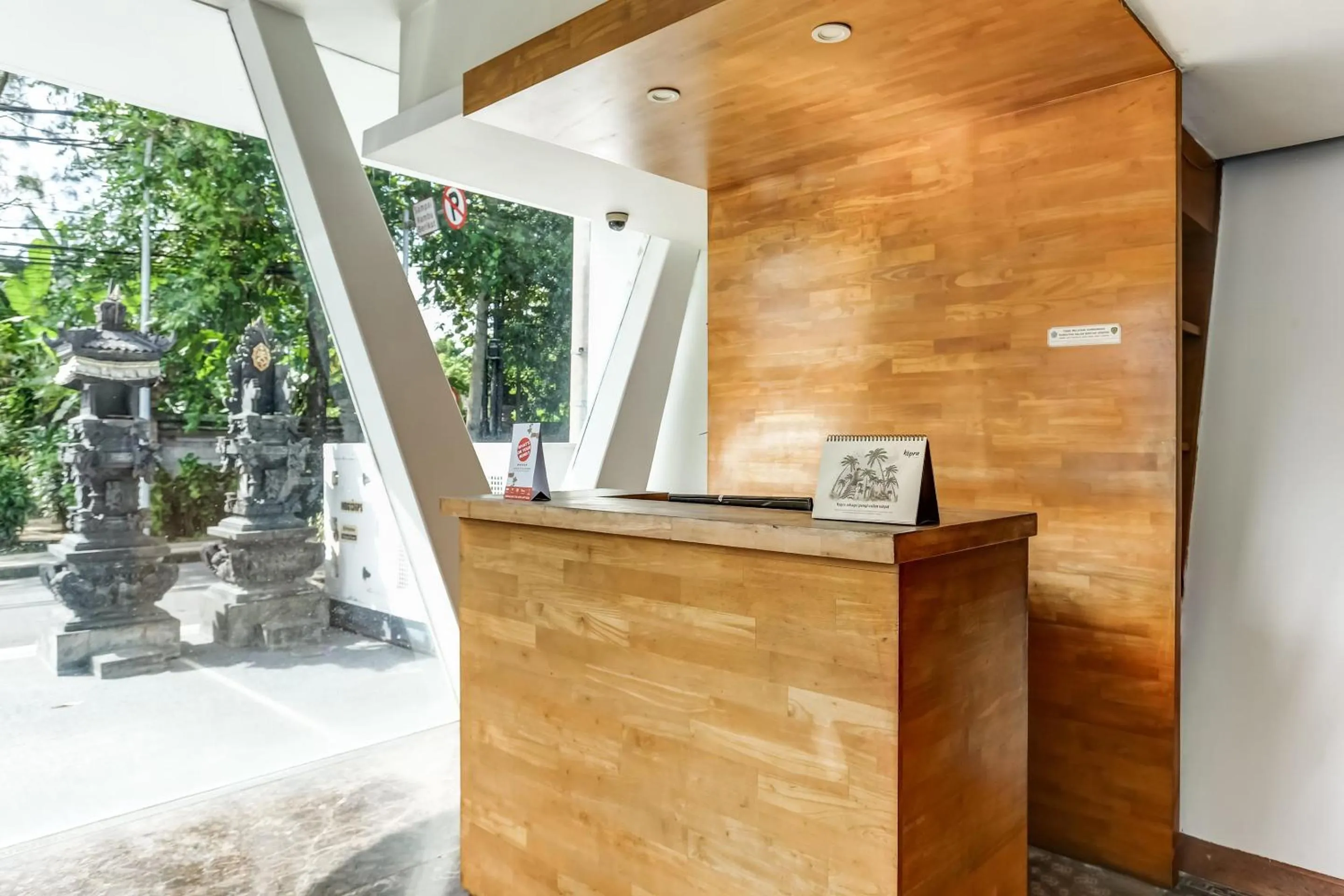 Lobby or reception in Collection O Legian Near Pantai Kuta Formerly Premium Legian