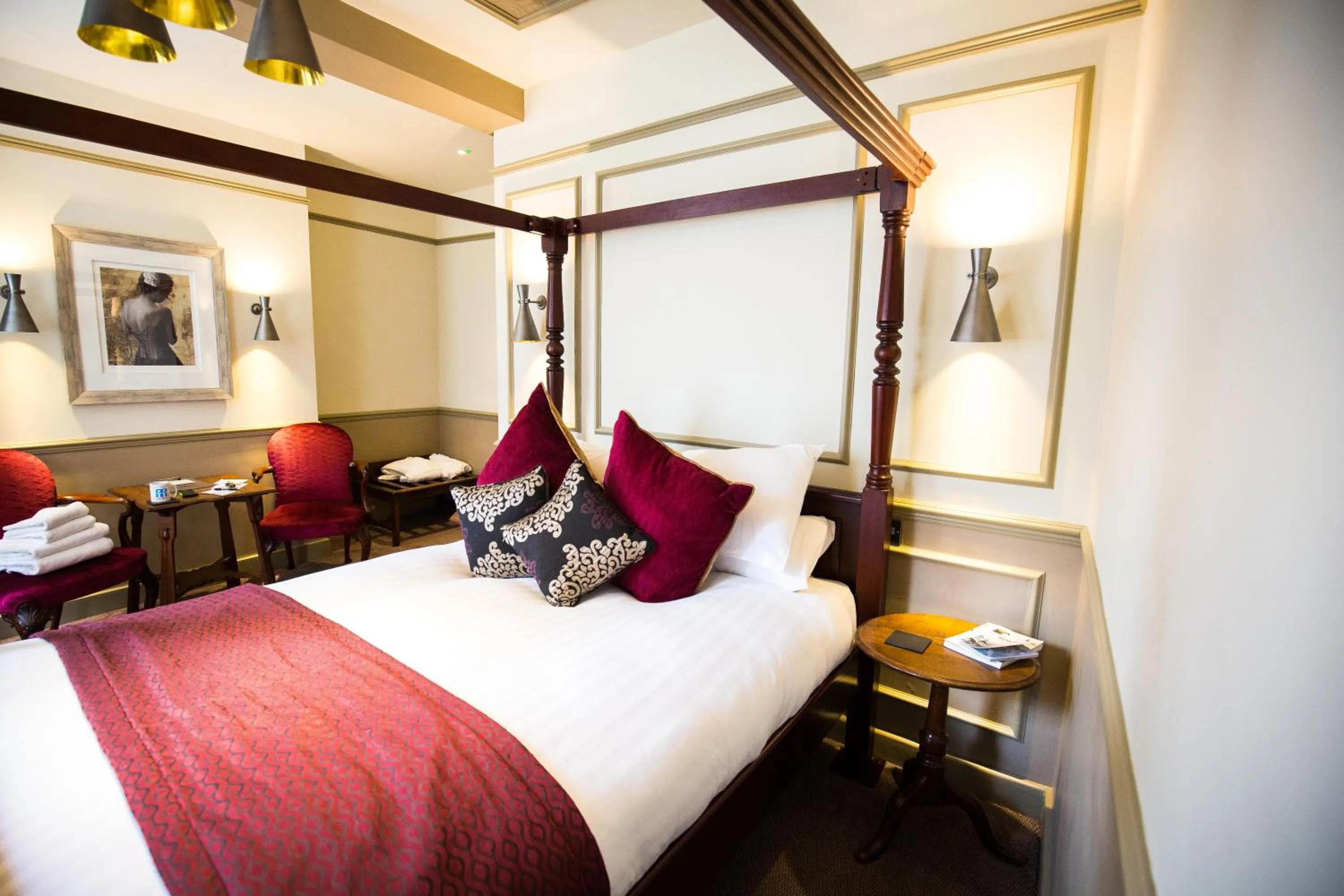 Bed in The Cardinals Hat