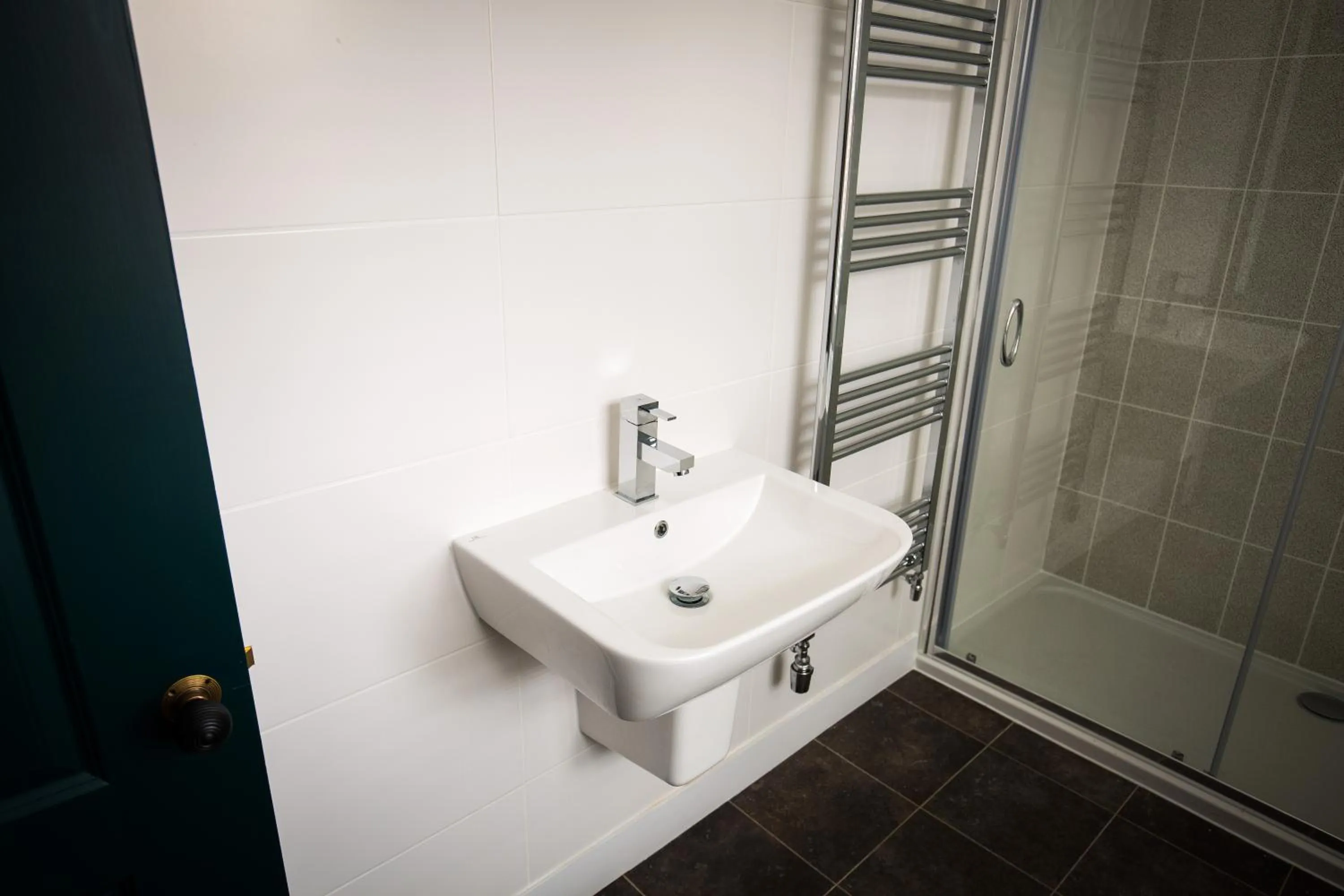 Bathroom in The Cardinals Hat