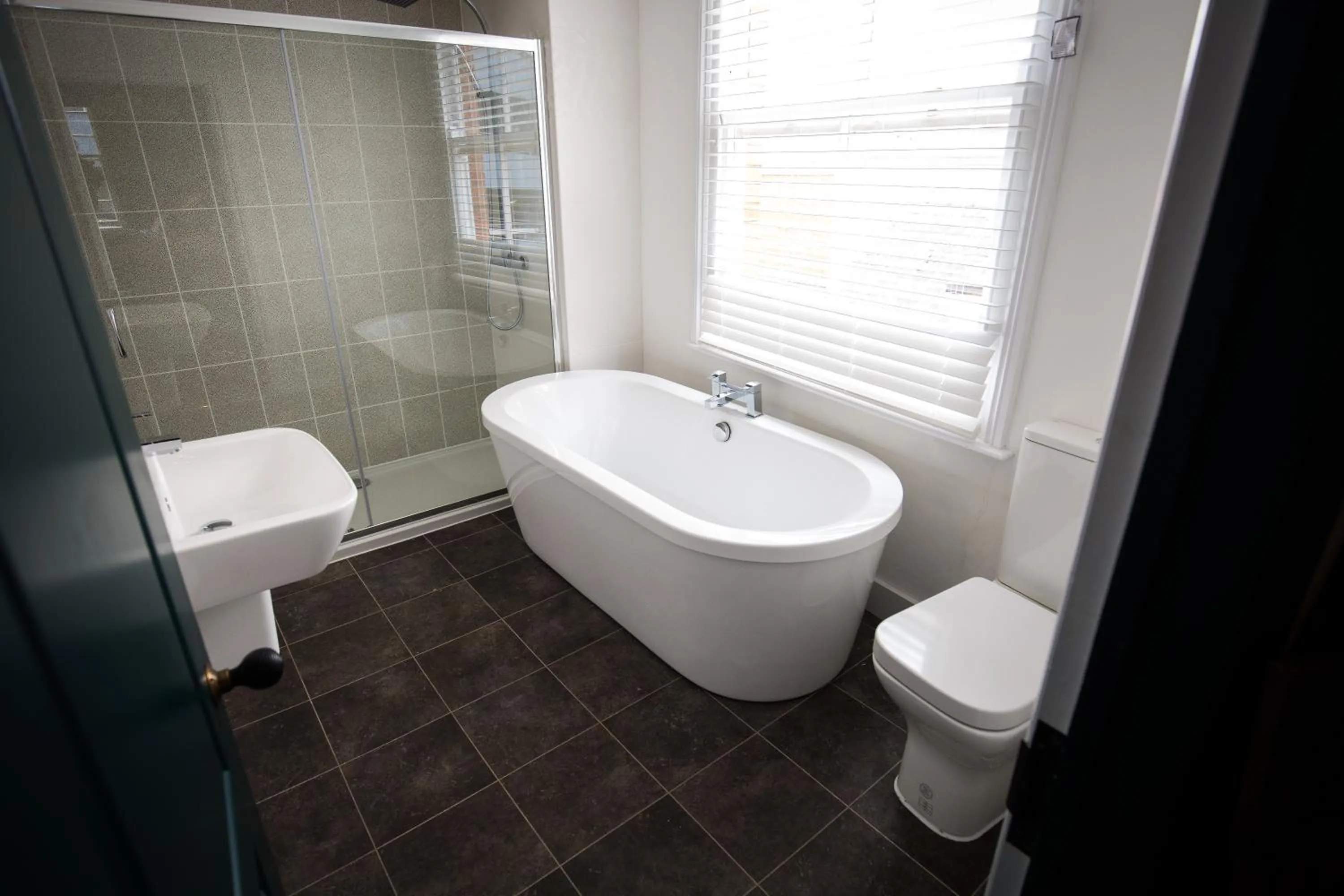 Bathroom in The Cardinals Hat