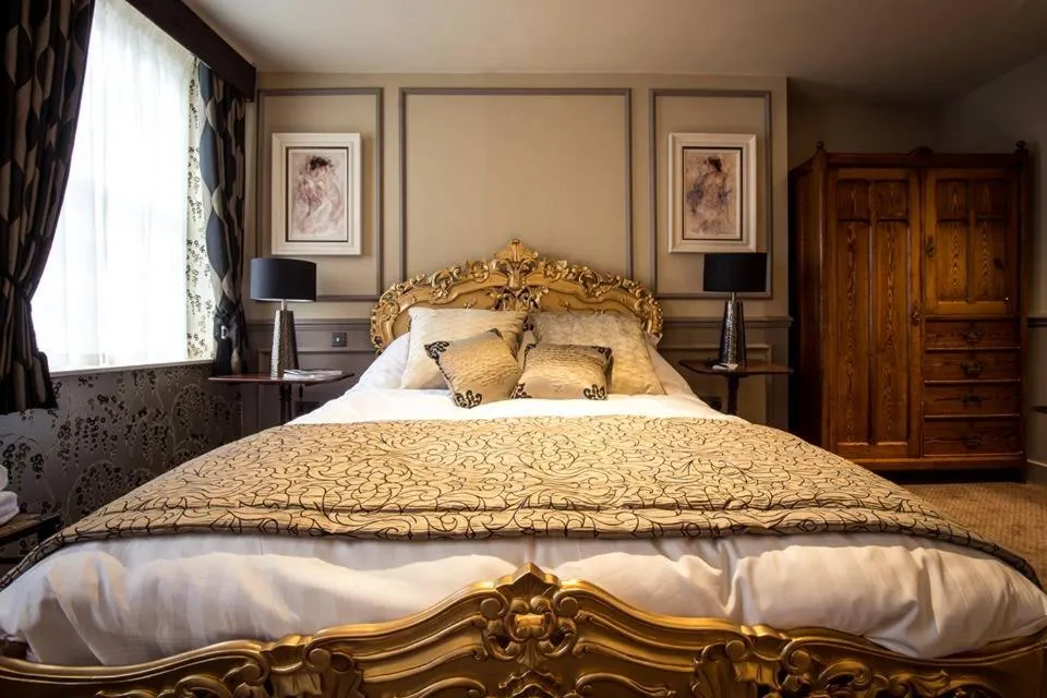 Bedroom, Bed in The Cardinals Hat