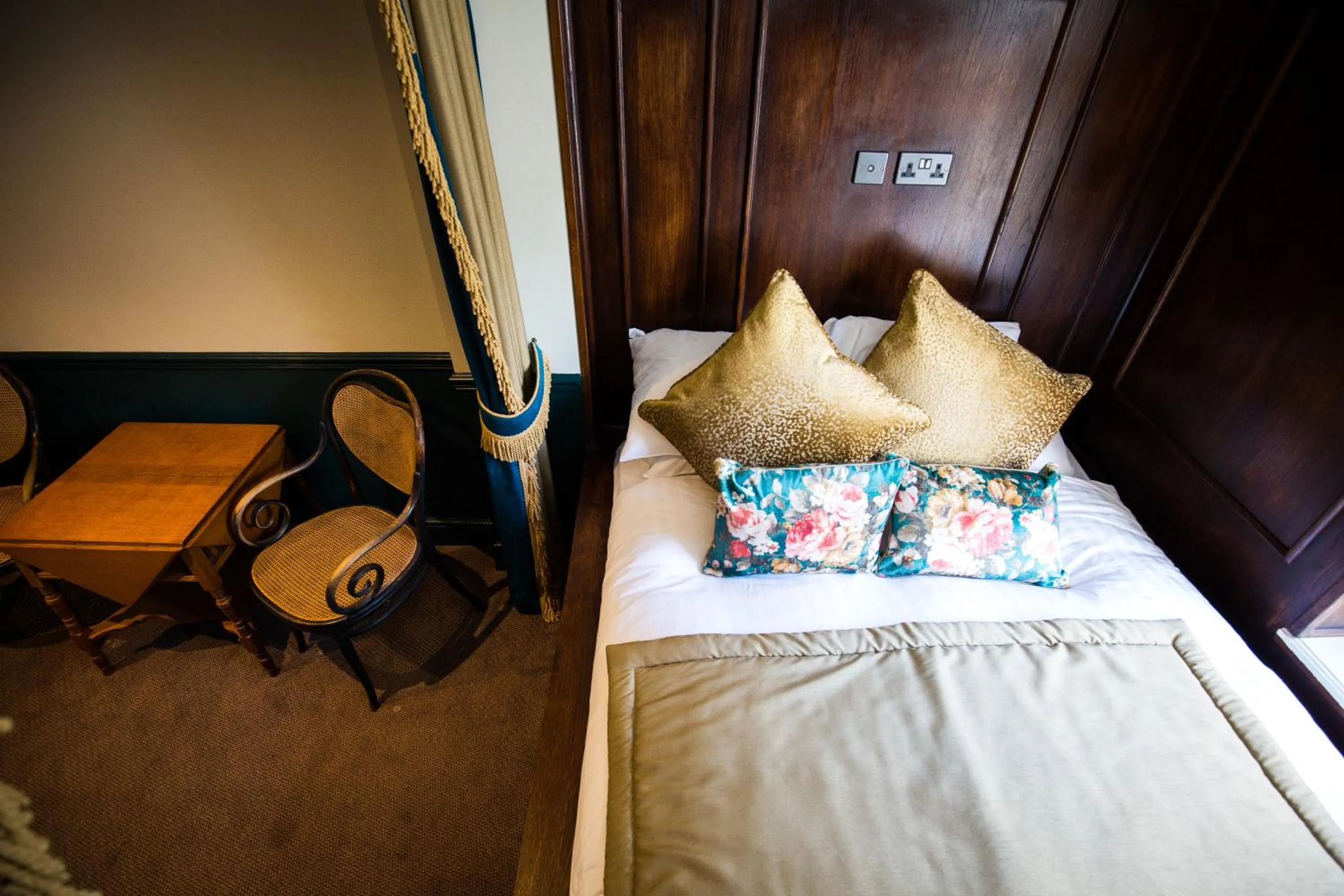 Bed in The Cardinals Hat