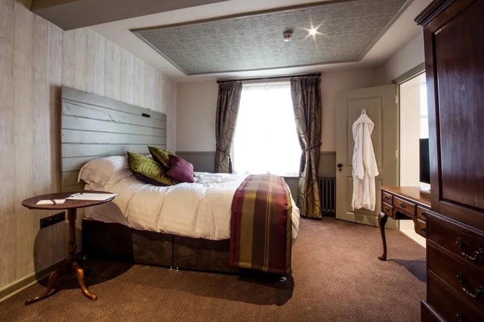 Bedroom, Bed in The Cardinals Hat