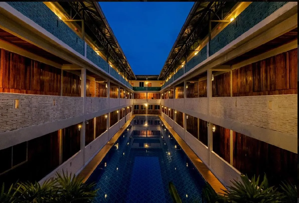 Pool view in Joe Fisherman Inn