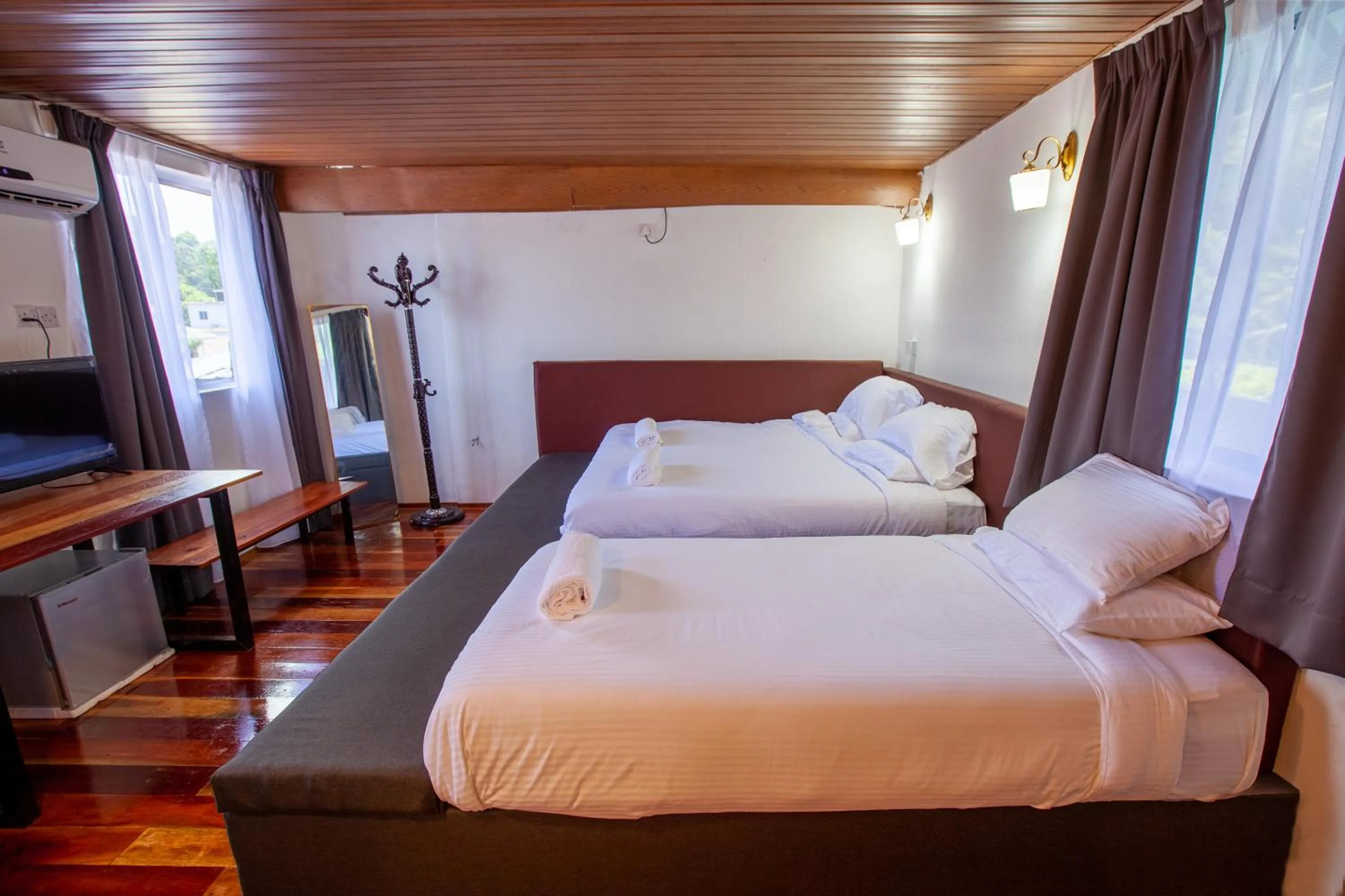 Bed in Joe Fisherman Inn