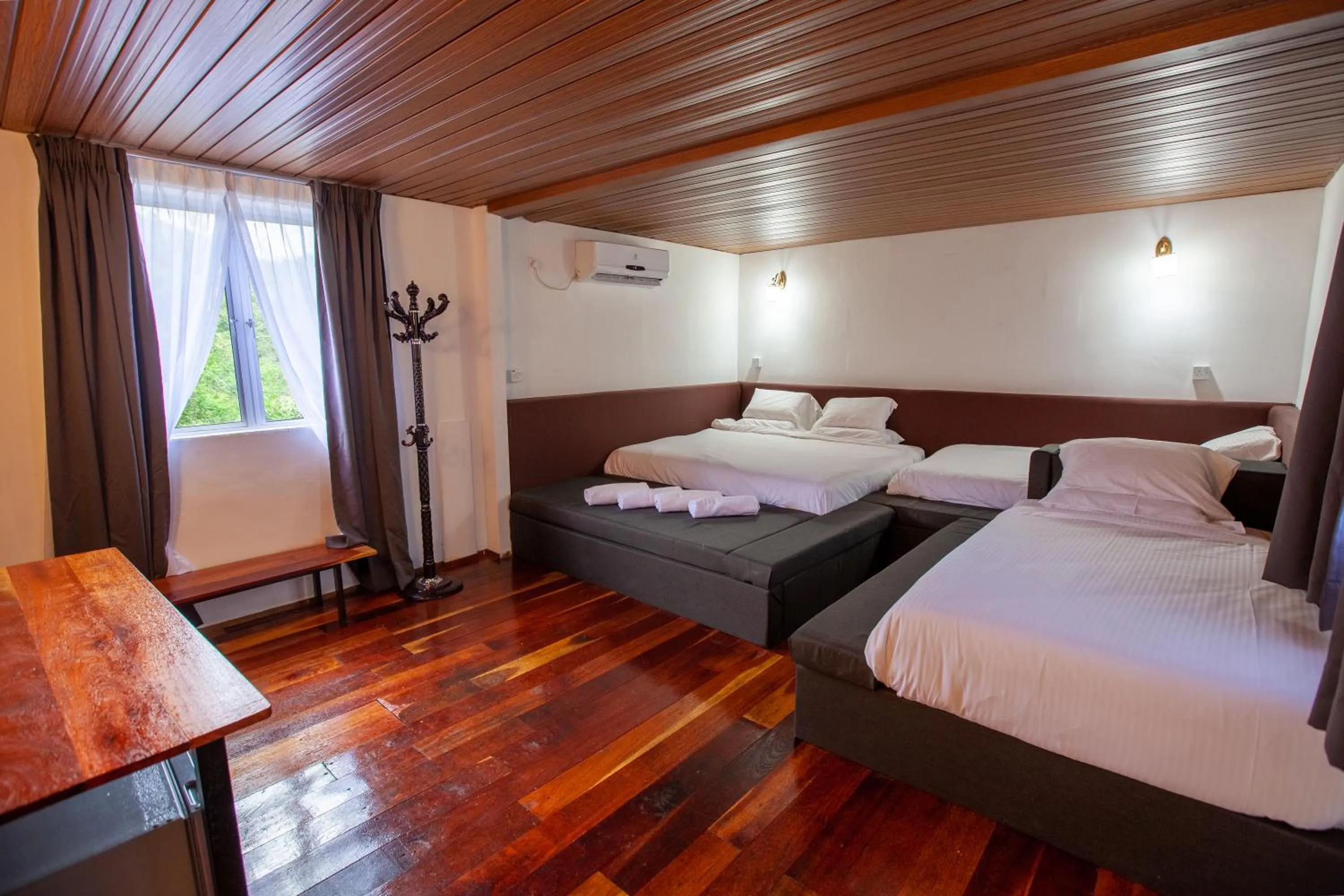 Photo of the whole room, Bed in Joe Fisherman Inn