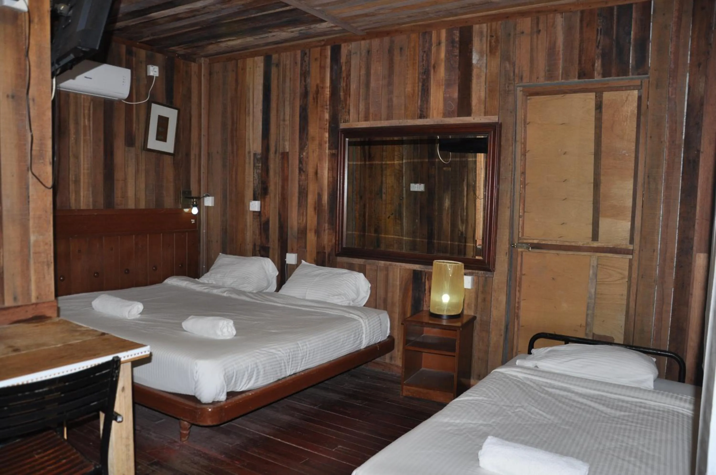 Bed in Joe Fisherman Inn