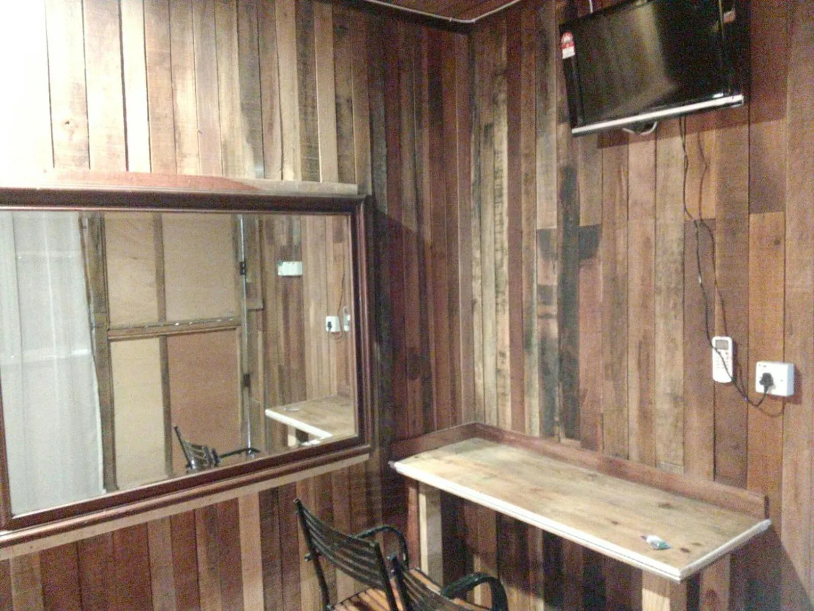 Decorative detail in Joe Fisherman Inn