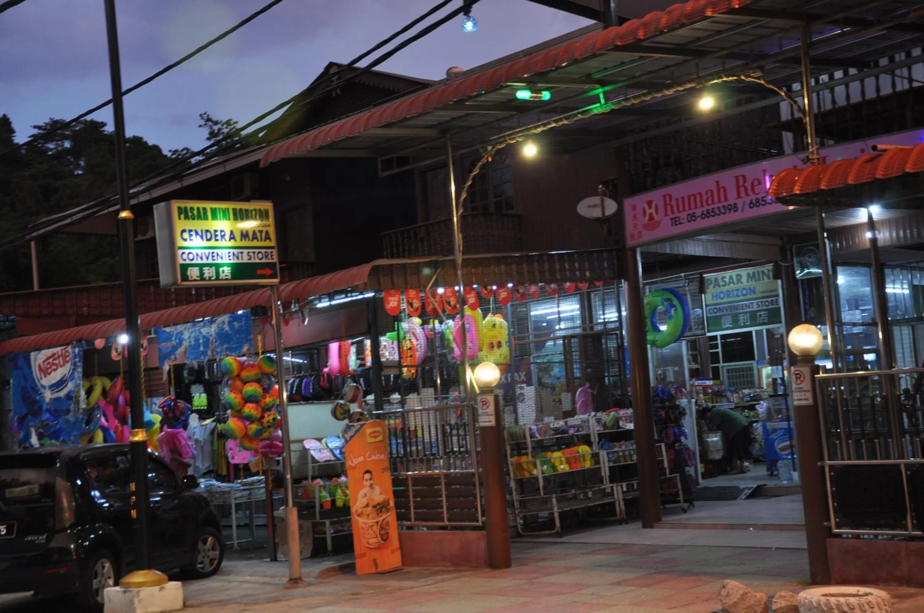 Seating area in Joe Fisherman Inn