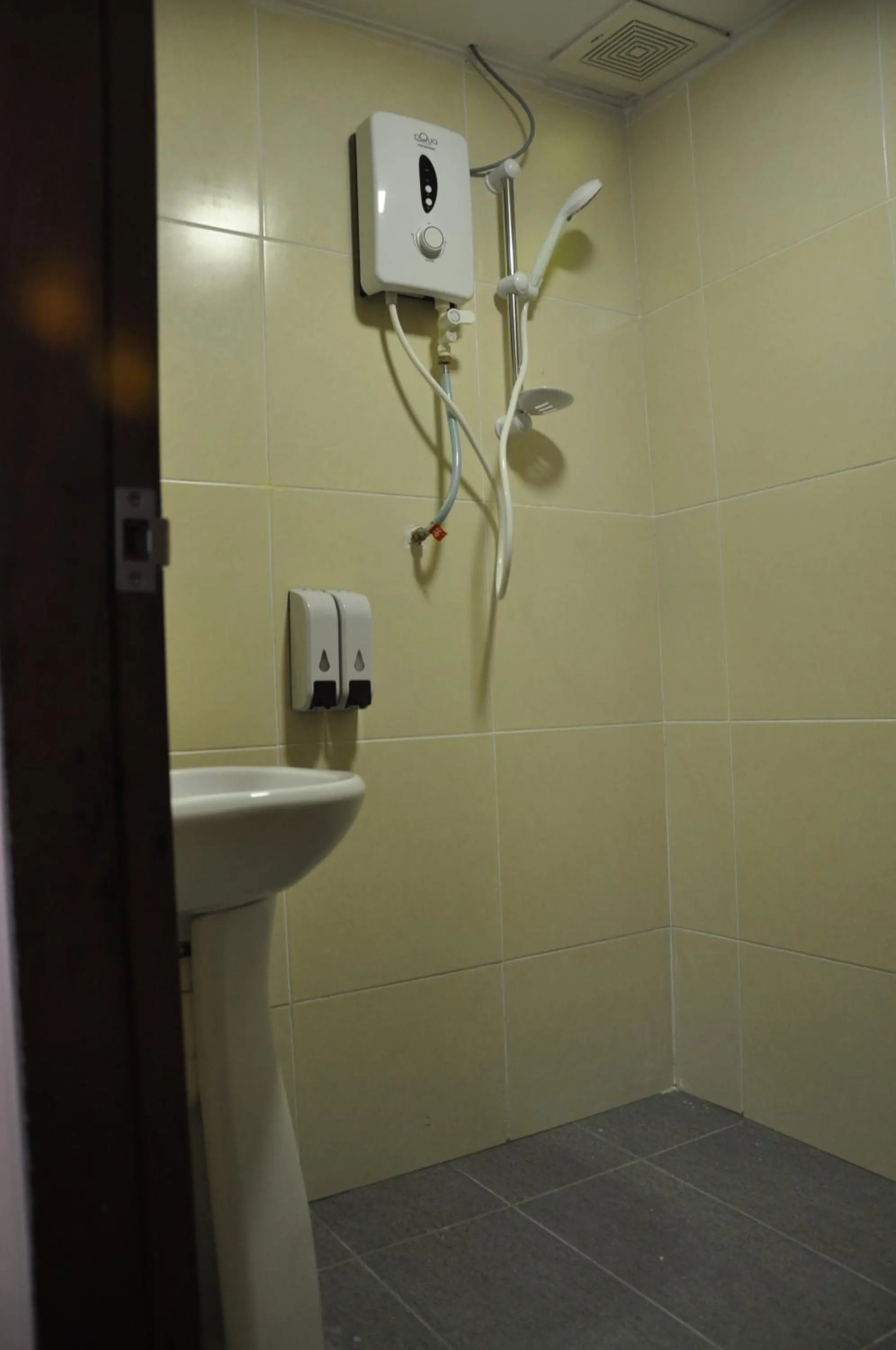 Bathroom in Joe Fisherman Inn