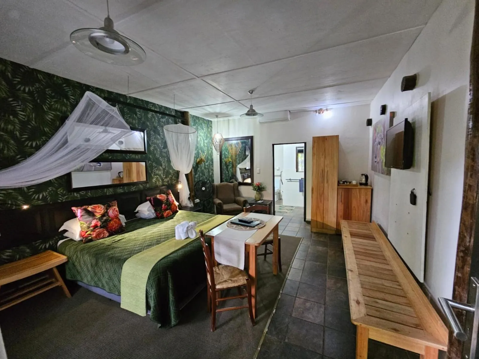 Photo of the whole room, Bed in Umlilo Guest House