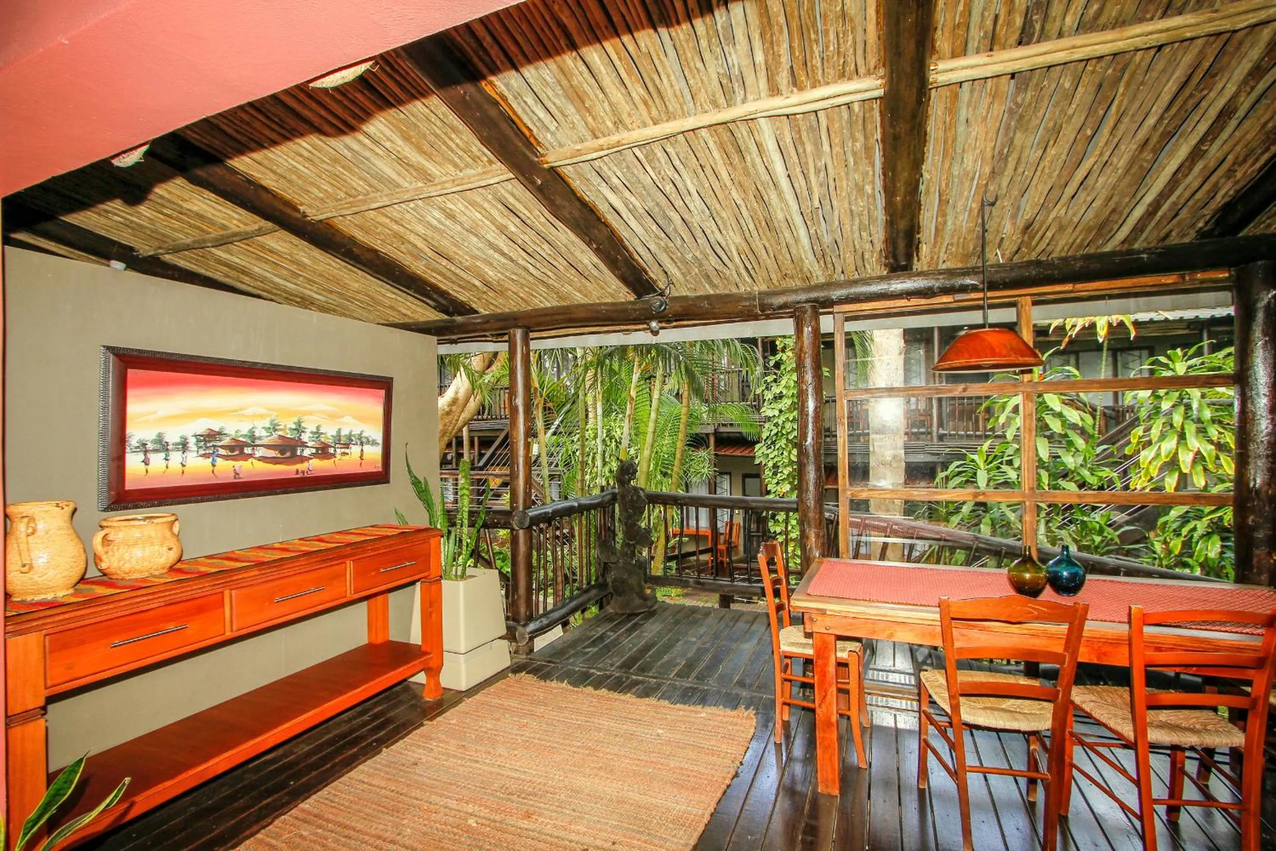 Restaurant/places to eat in Umlilo Guest House