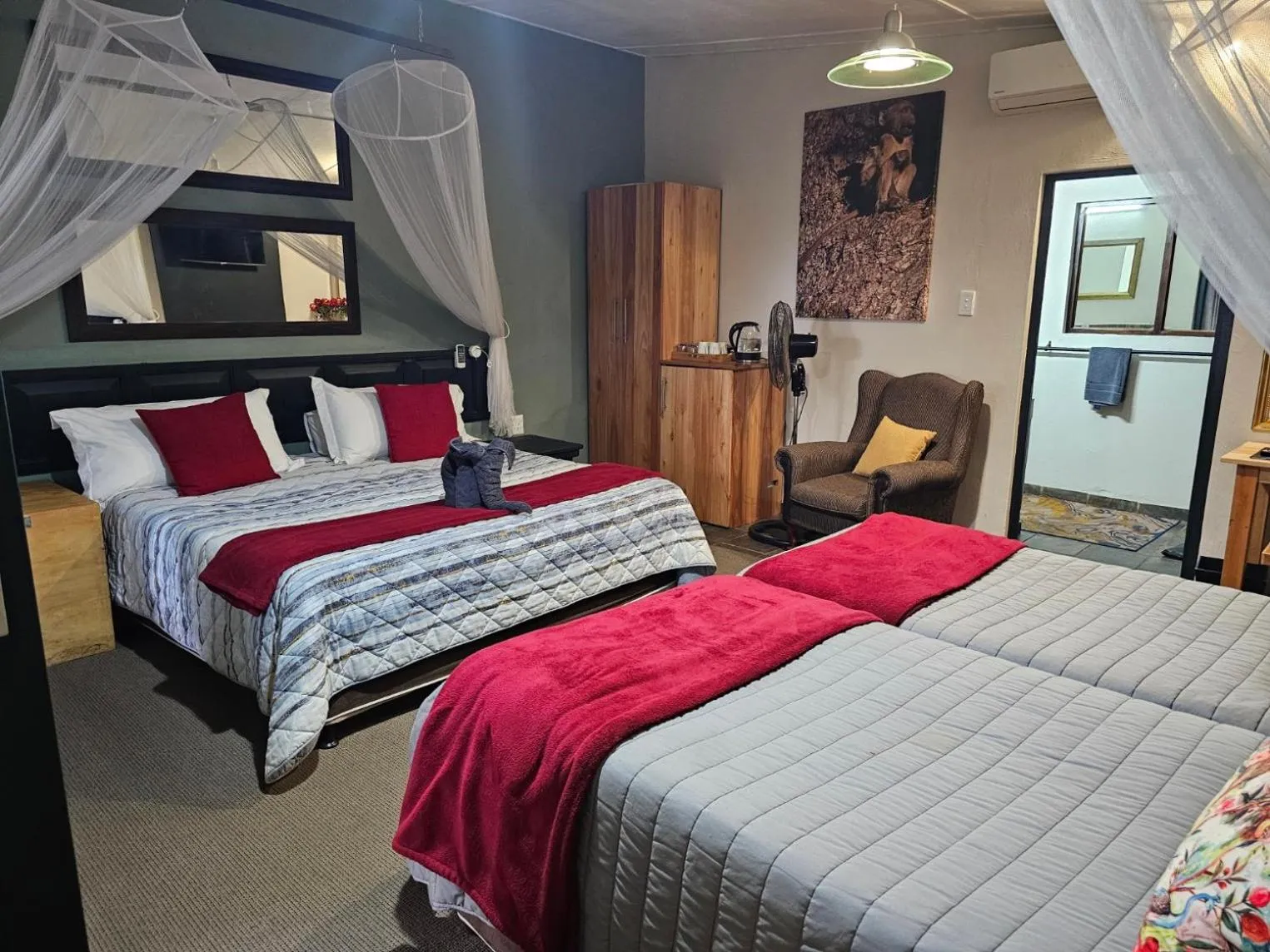 Photo of the whole room, Bed in Umlilo Guest House