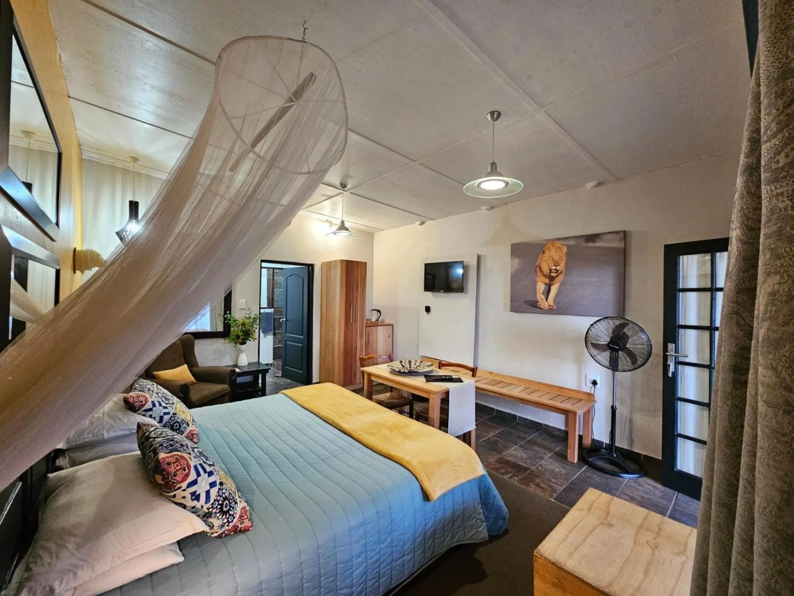 Photo of the whole room, Bed in Umlilo Guest House
