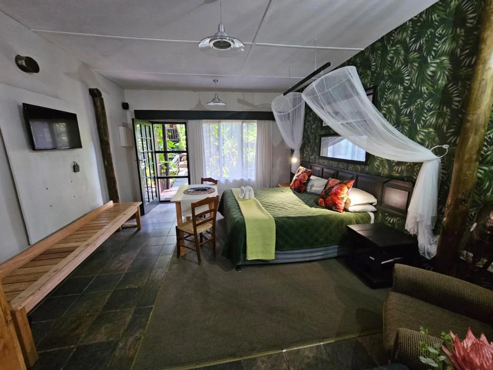 Photo of the whole room, Bed in Umlilo Guest House