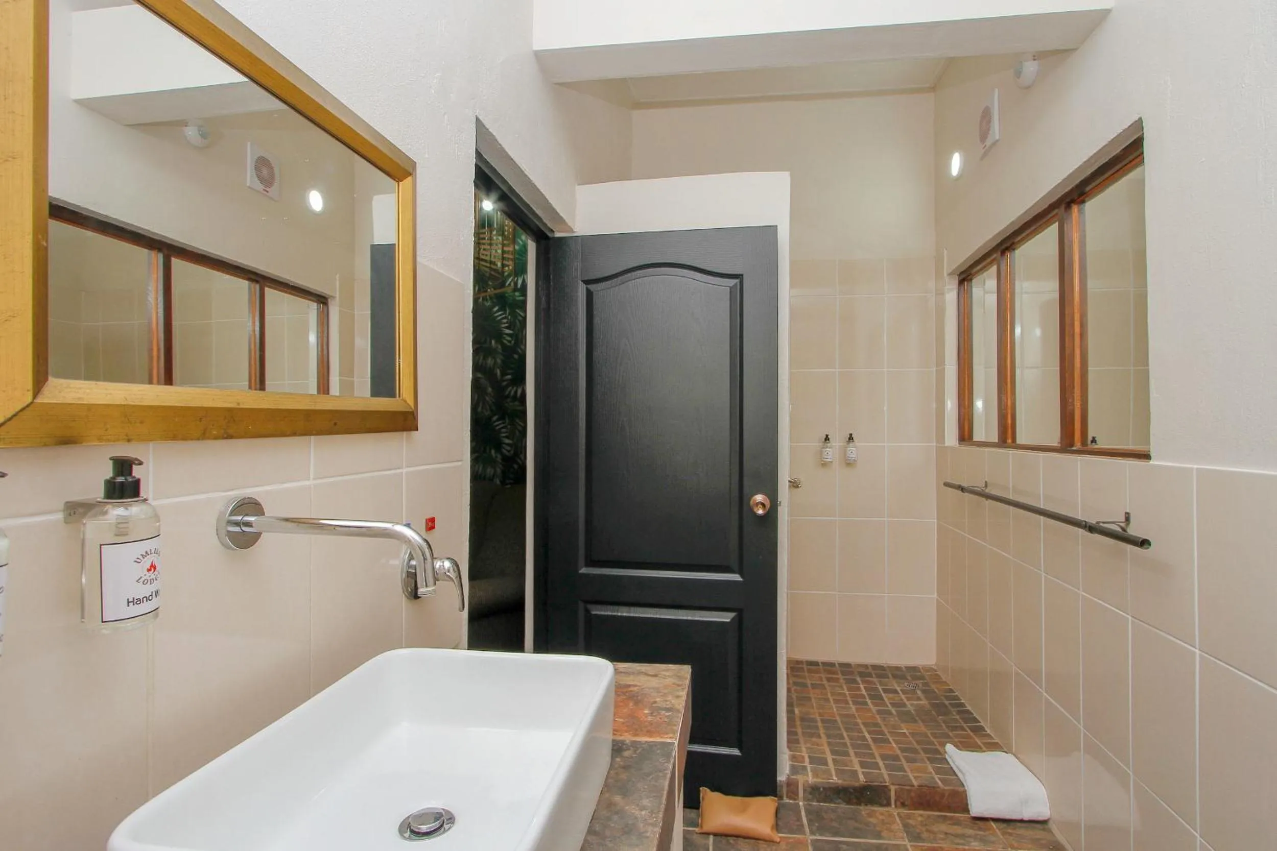 Bathroom in Umlilo Guest House