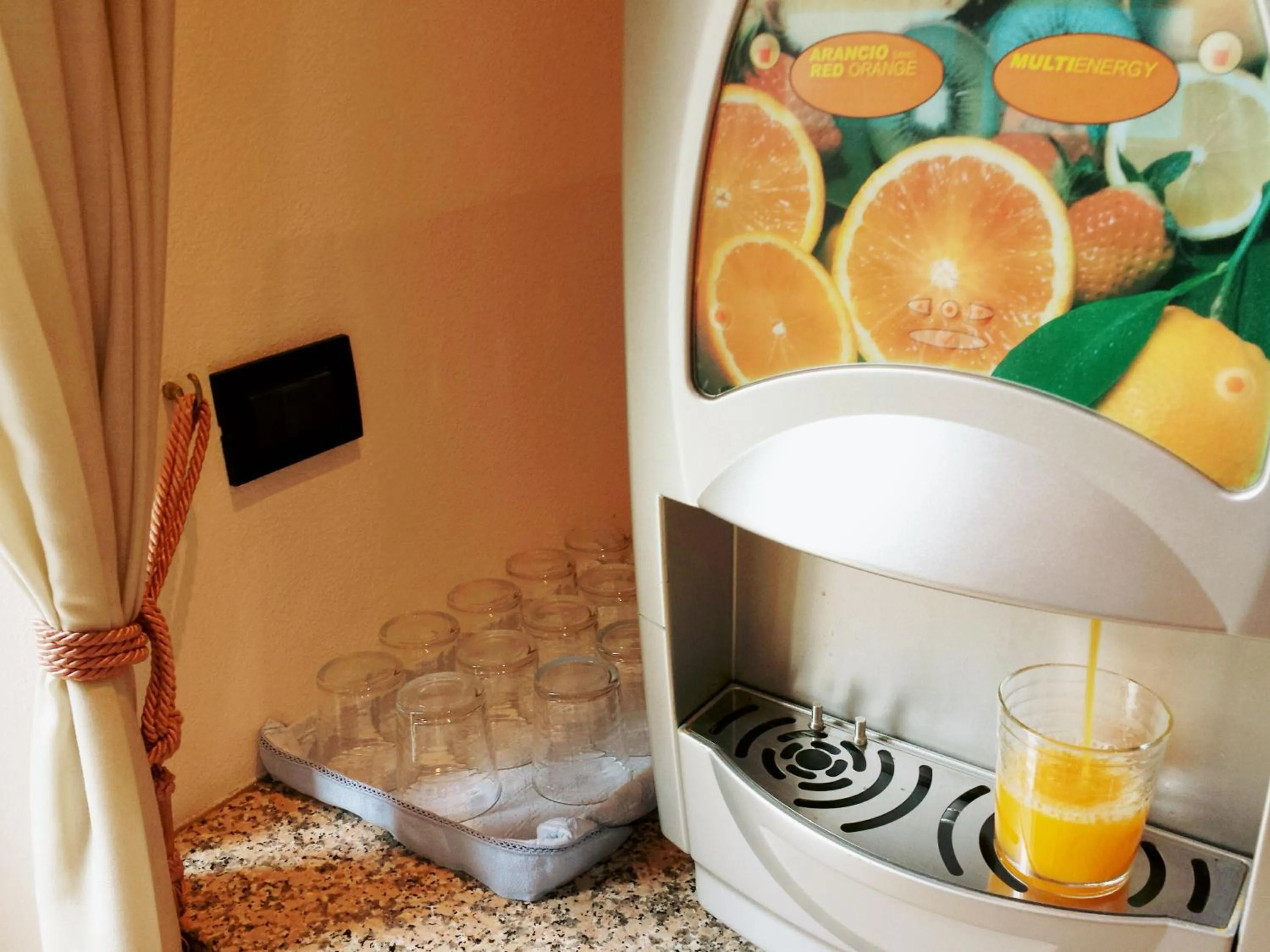 Restaurant/places to eat in Hotel Eden