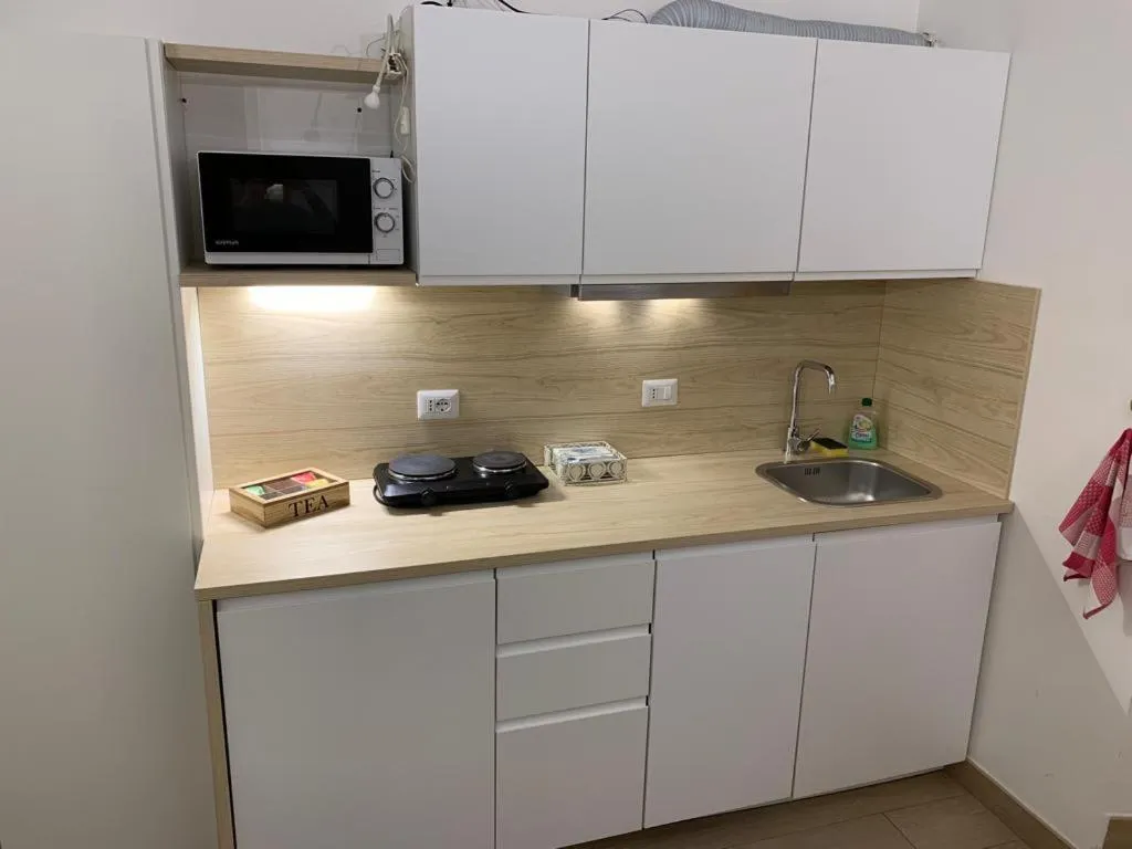 Kitchen or kitchenette in La Casetta di Ely