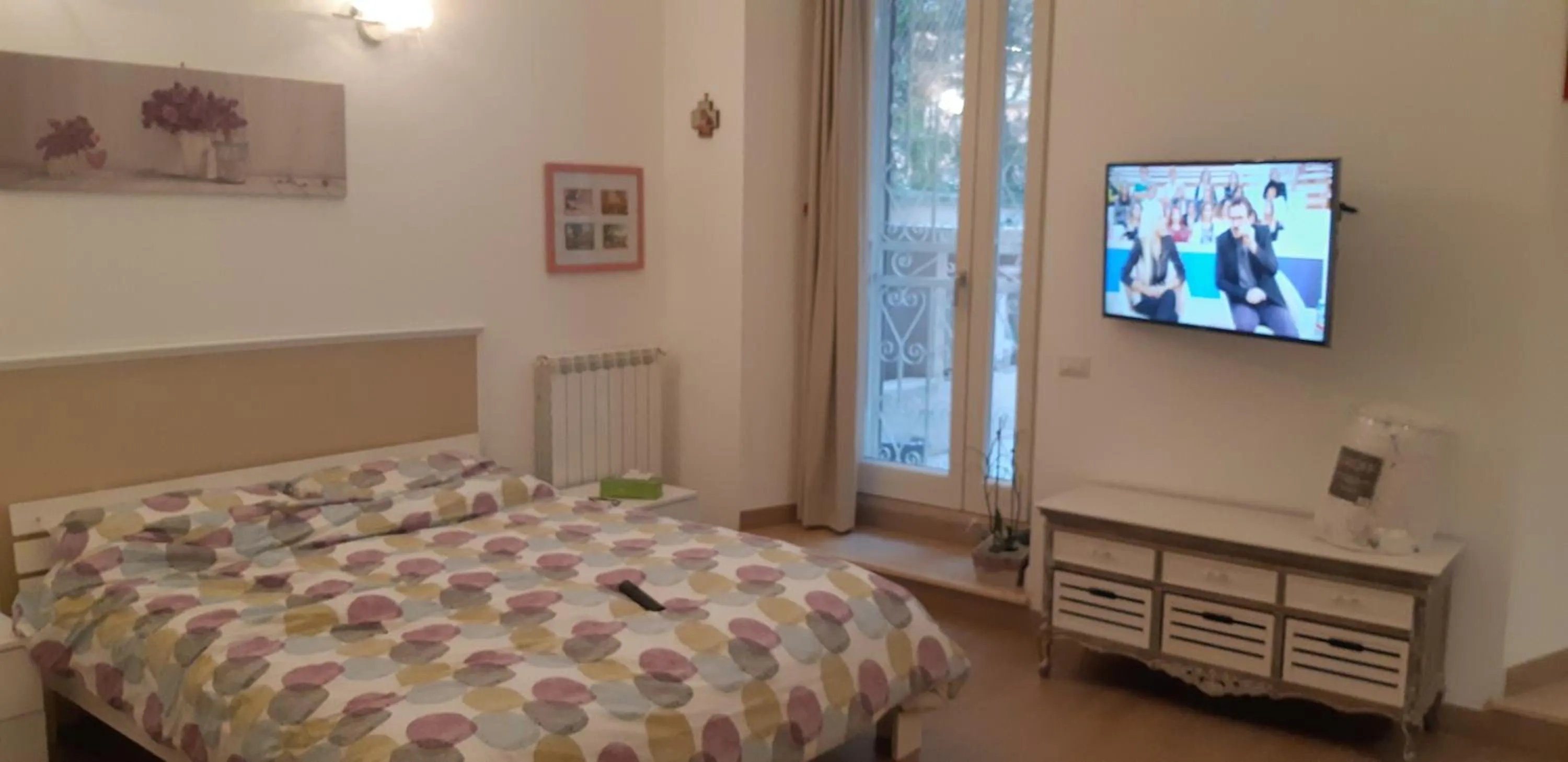 Photo of the whole room, Bed in La Casetta di Ely