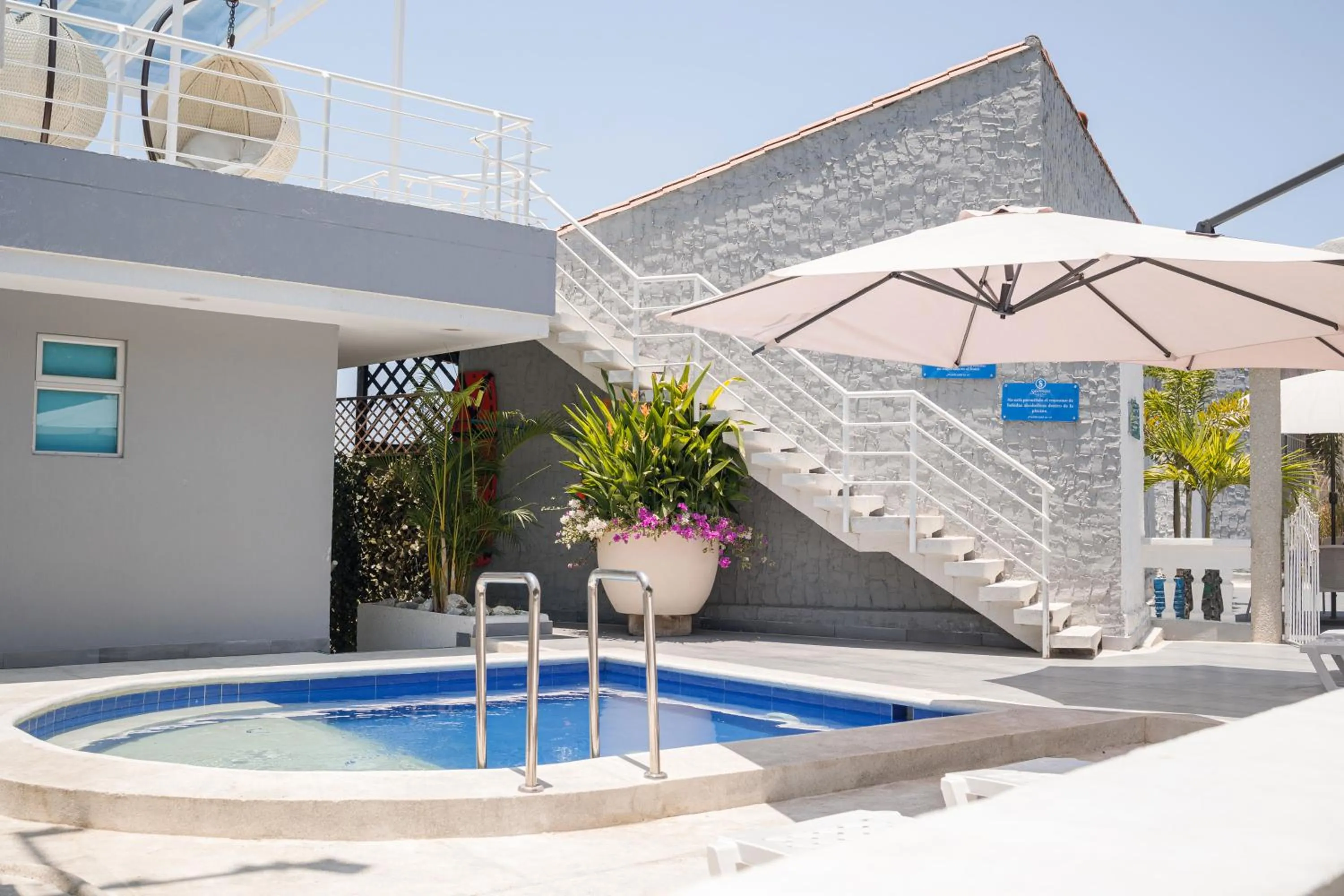 Swimming pool in Santorini Casablanca