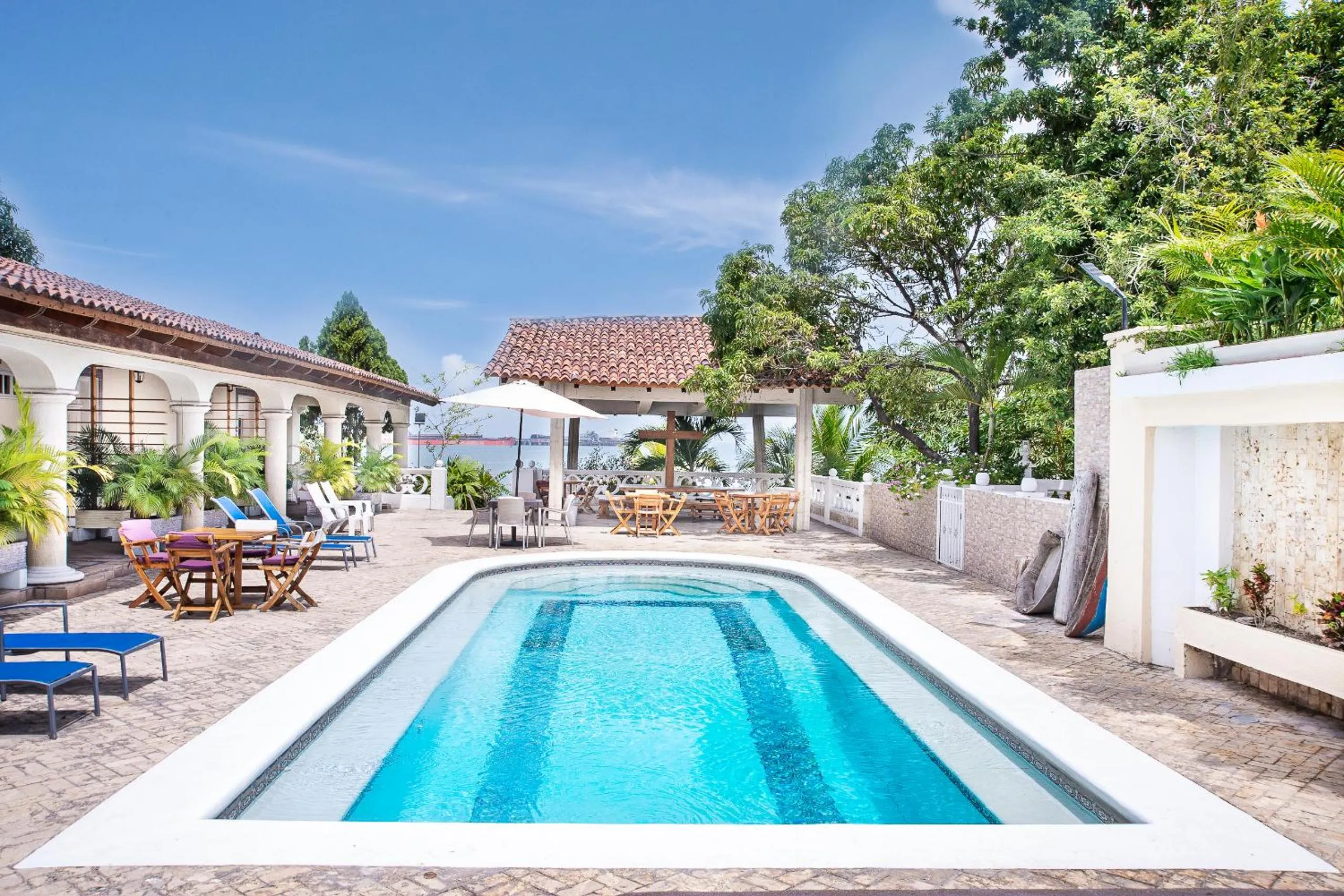 Swimming pool in Santorini Casablanca