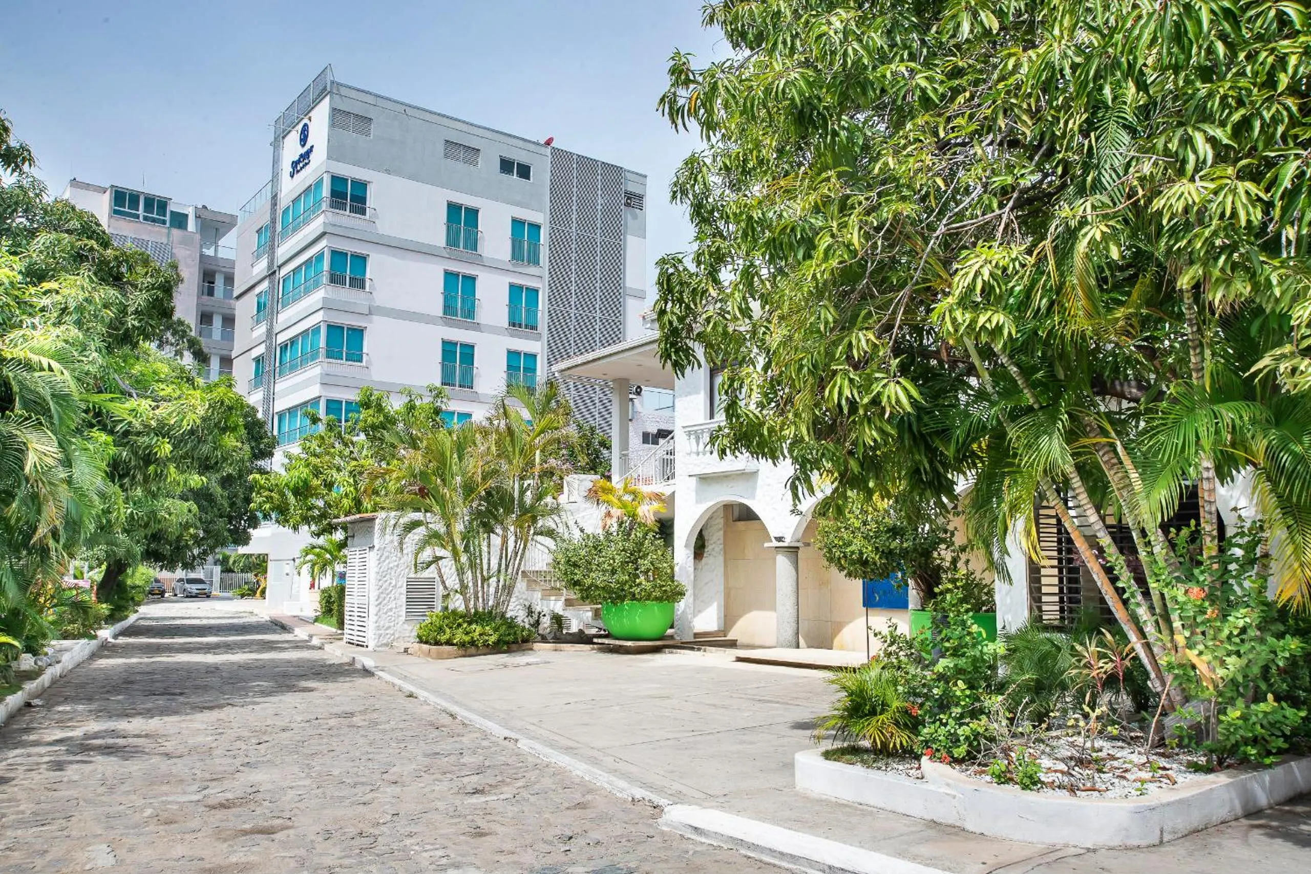 Facade/entrance in Santorini Casablanca