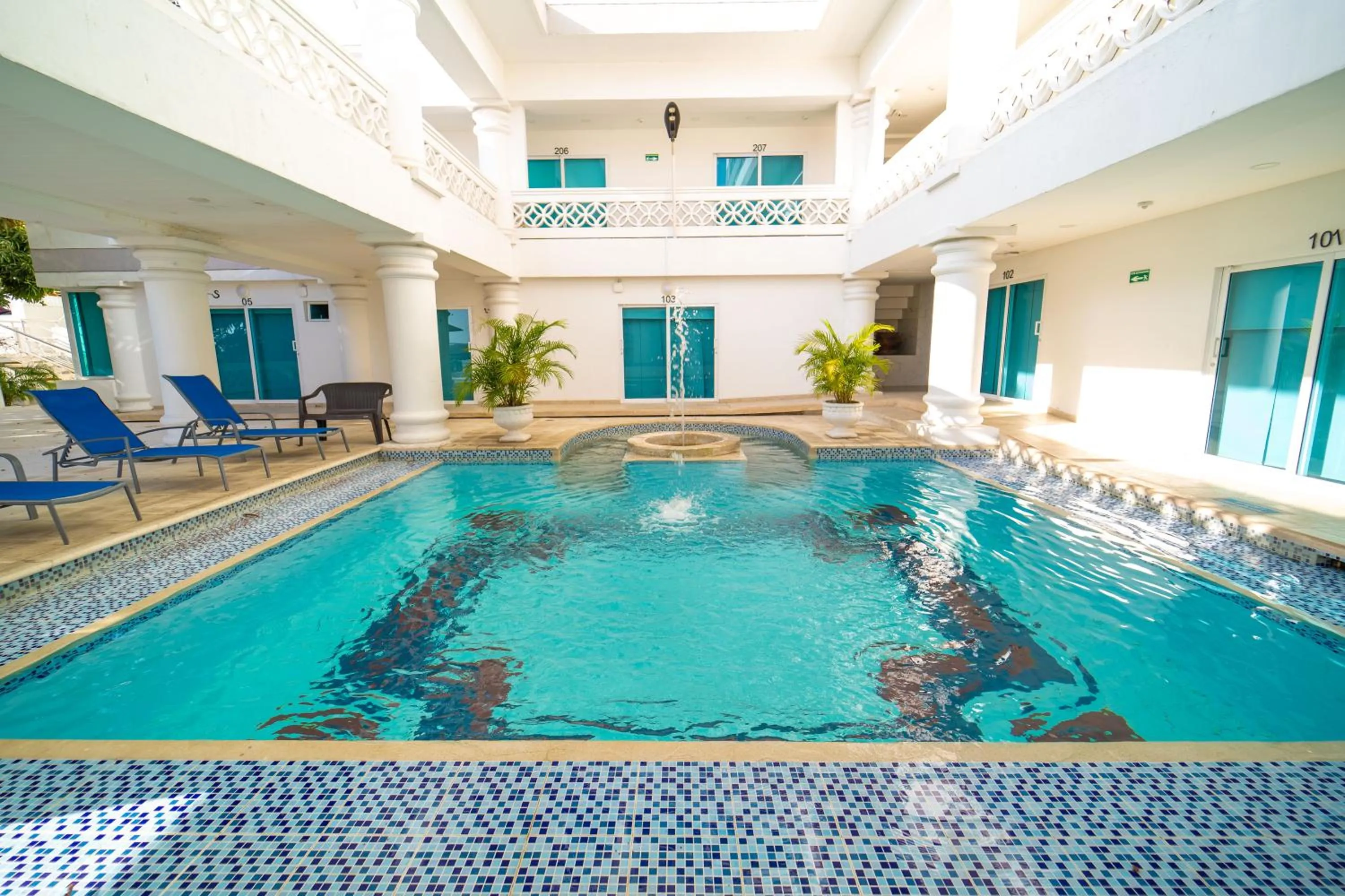 Swimming pool in Santorini Casablanca