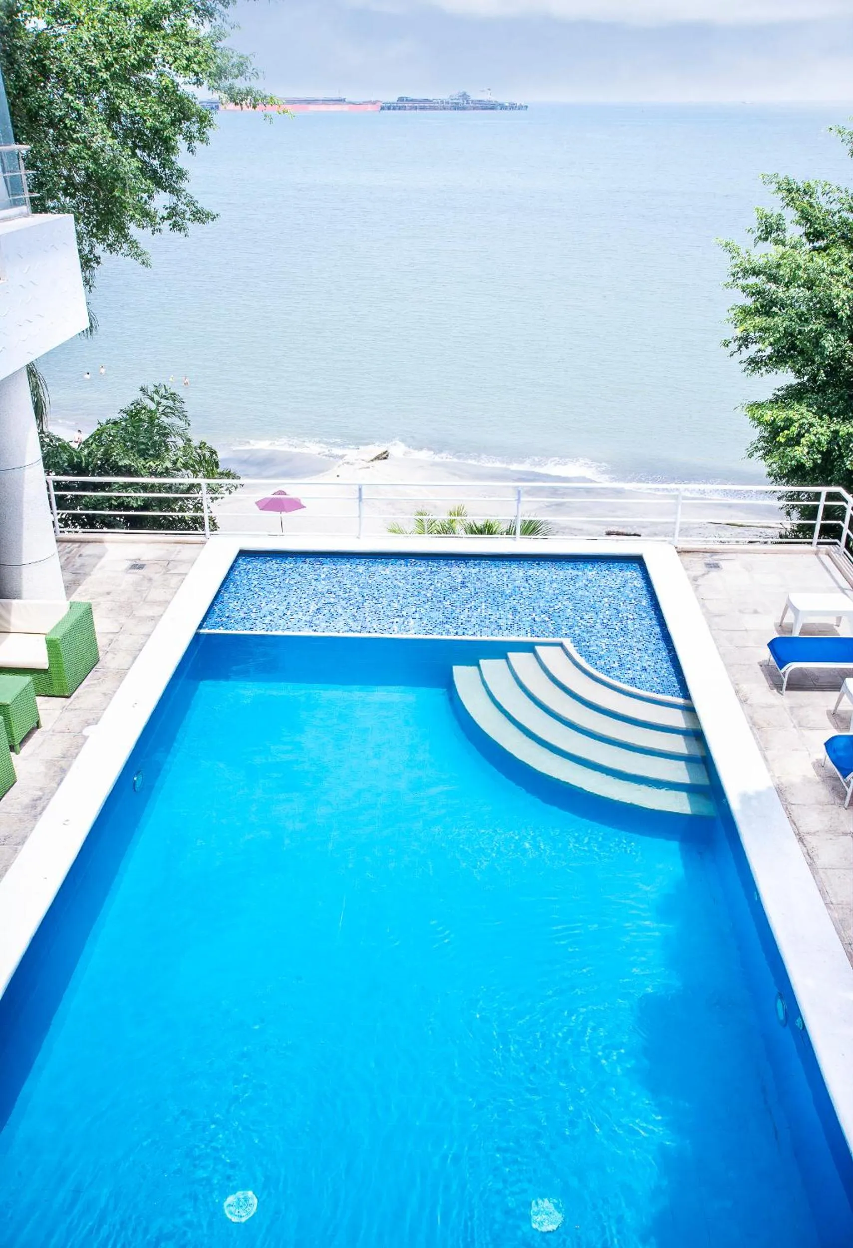 Swimming pool in Santorini Casablanca