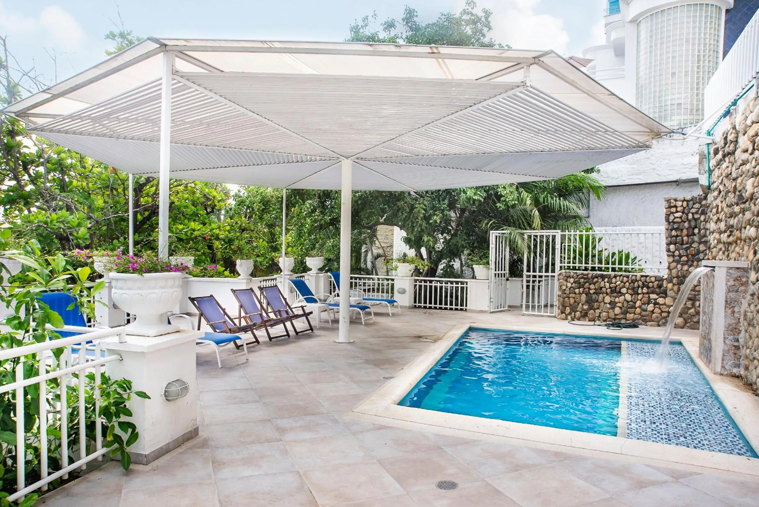 Swimming pool in Santorini Casablanca