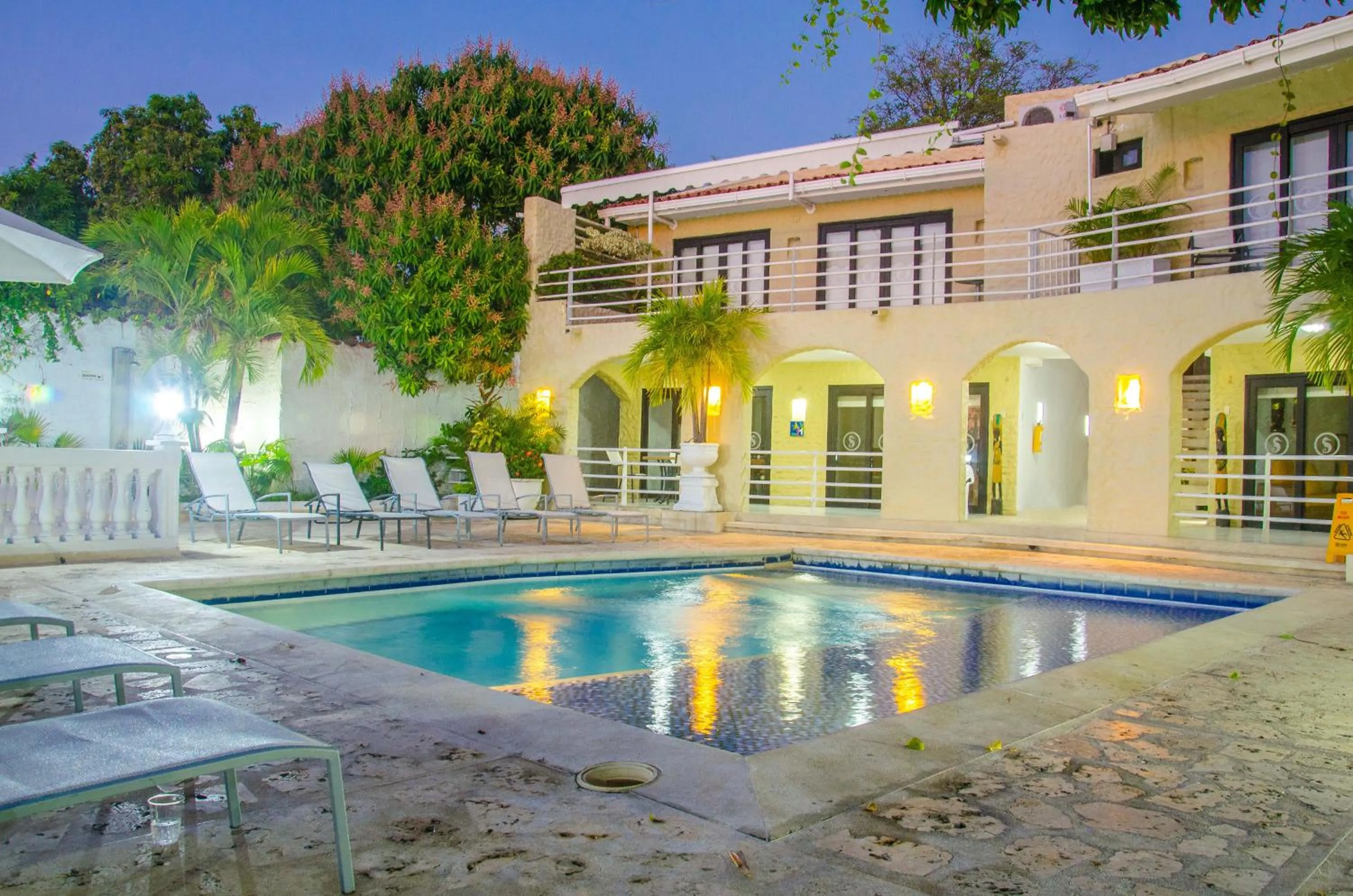 Swimming pool in Santorini Casablanca