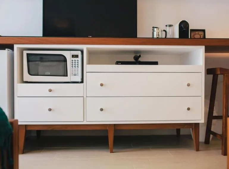 TV and multimedia in Tides Inn Hotel