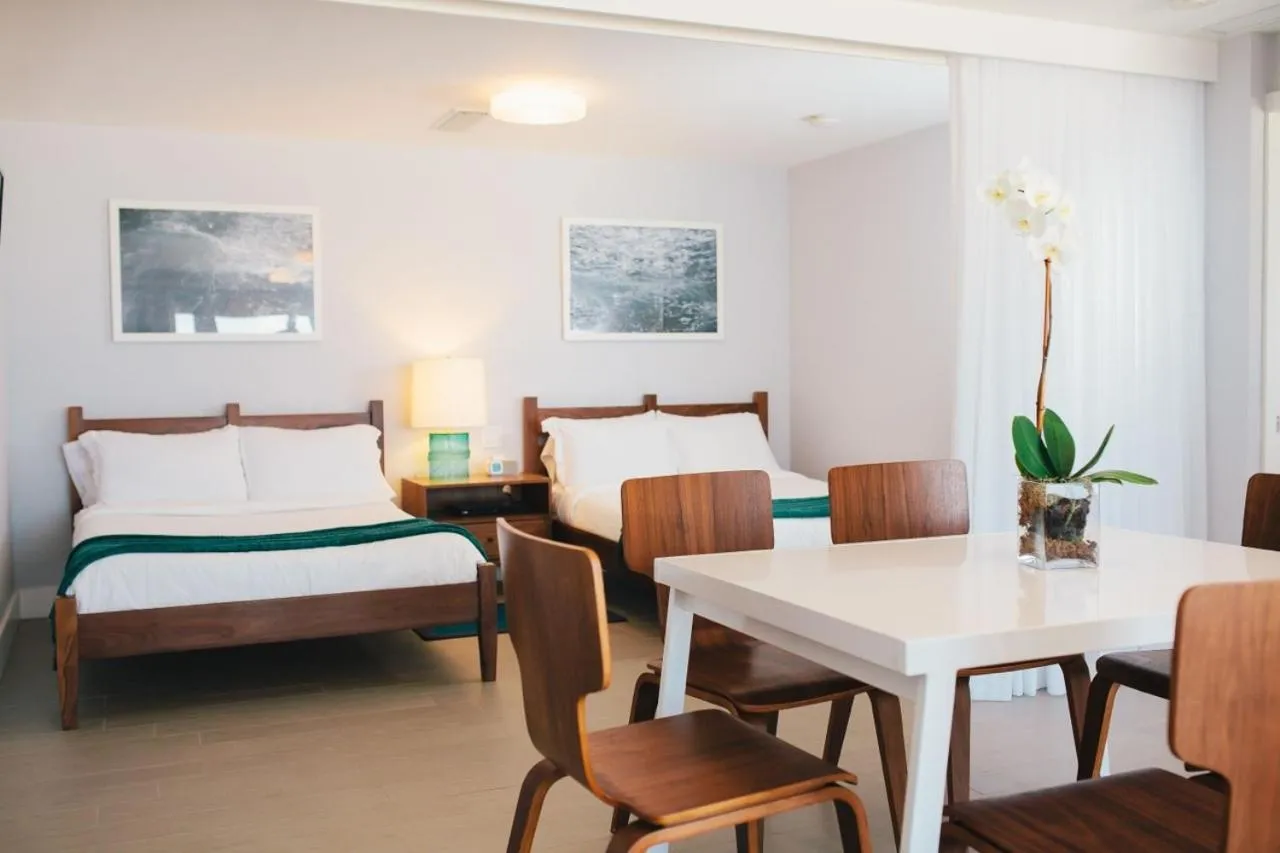 Bed in Tides Inn Hotel