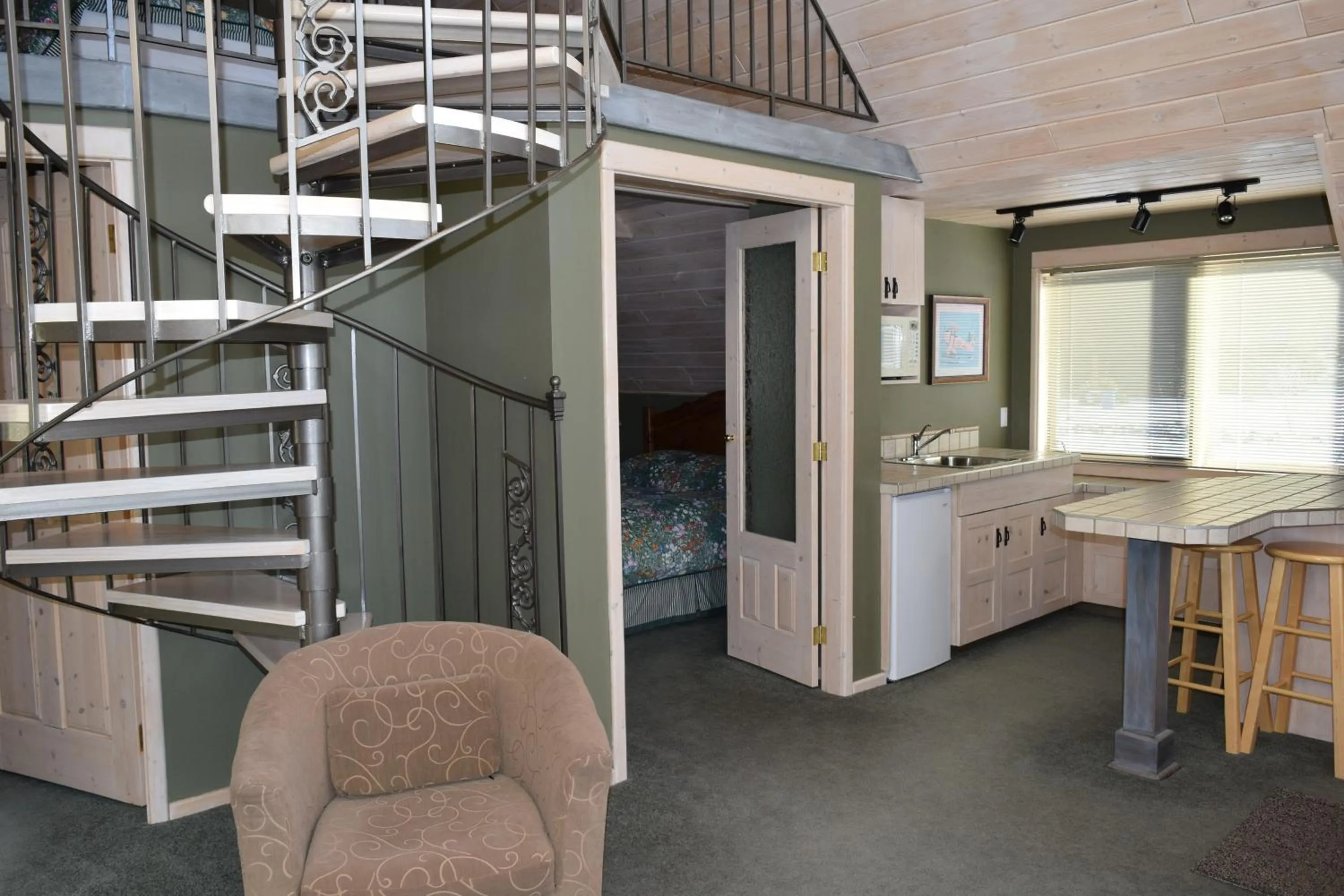 Kitchen or kitchenette in Retreat Wilderness Inn