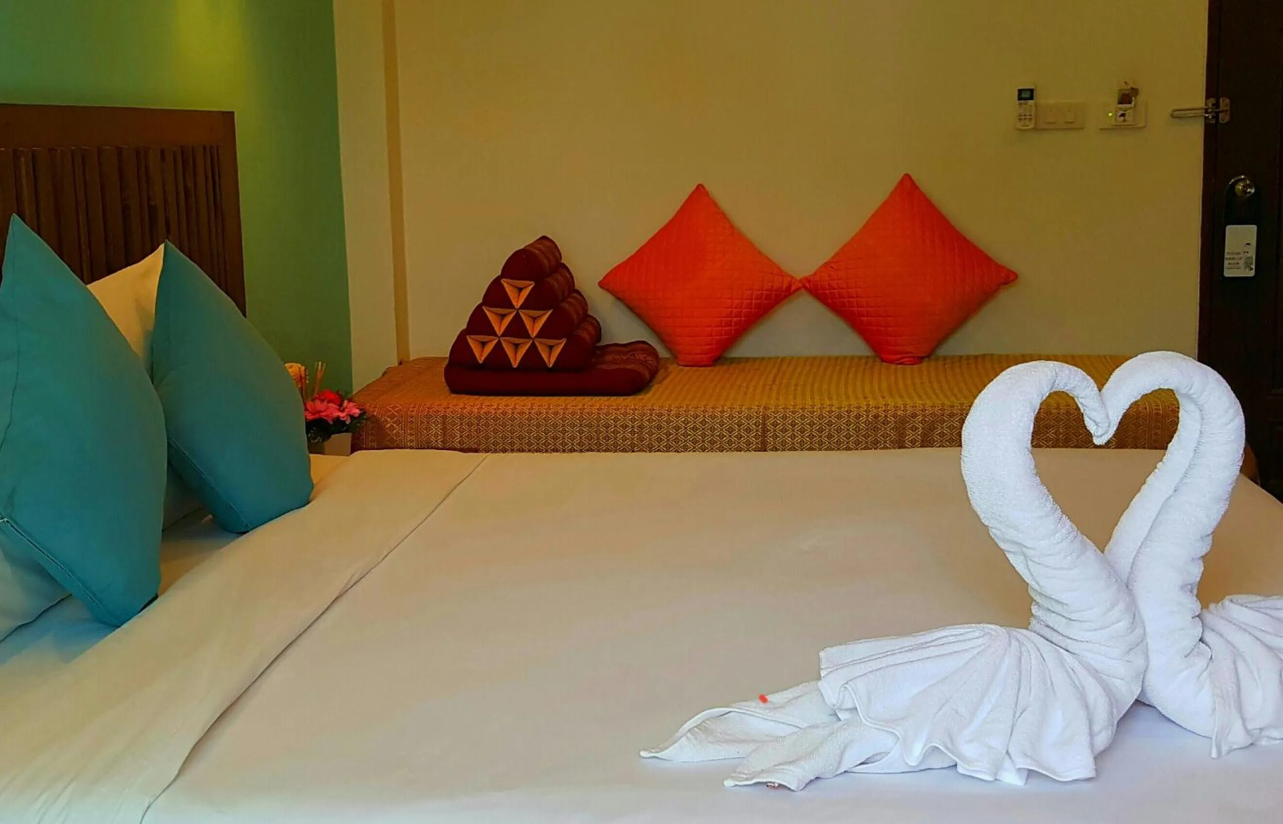 Photo of the whole room, Bed in BS Airport at Phuket